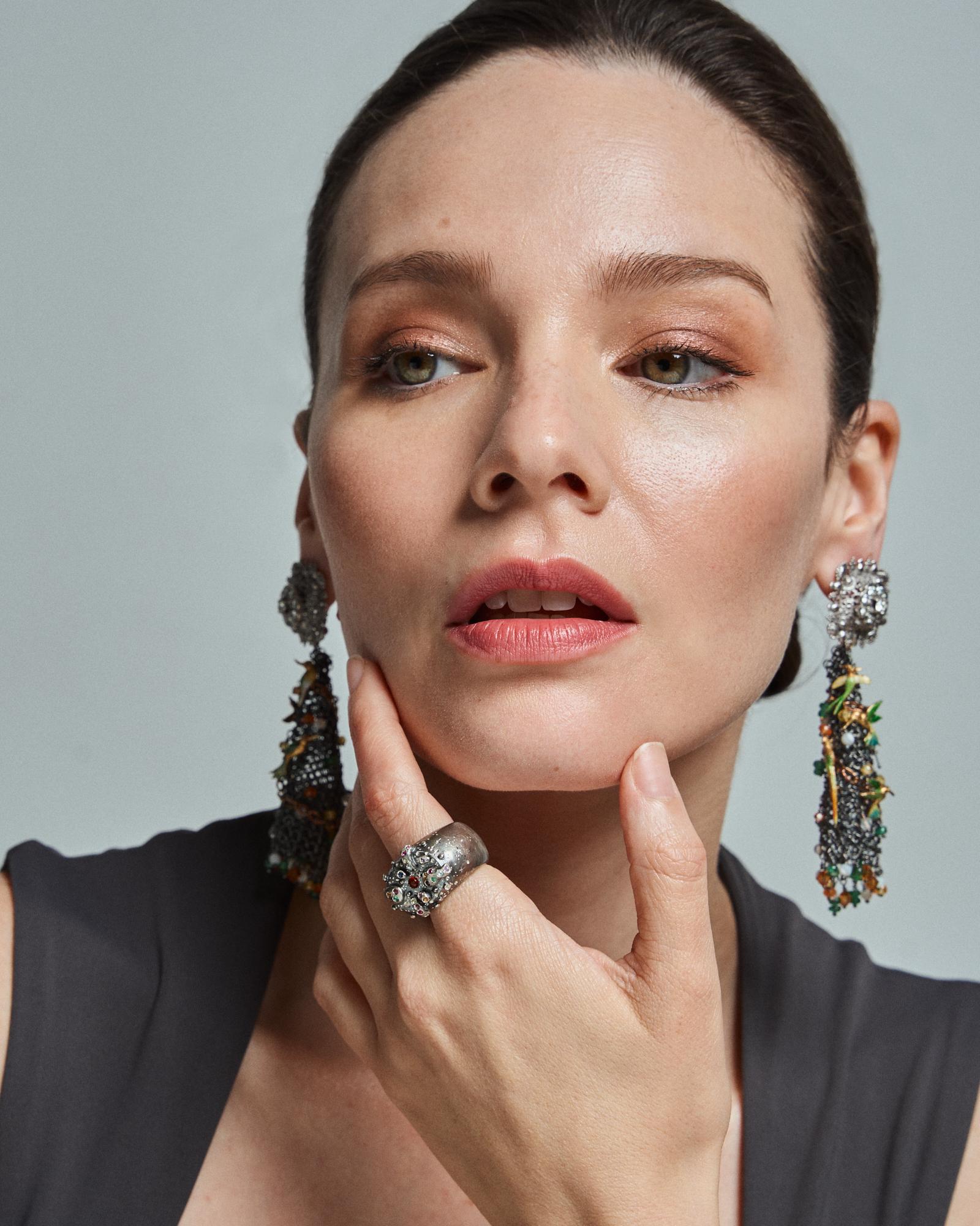 White Gold Yellow Gold Earrings Diamonds Enamels Emeralds Nacar Citrine Quartz For Sale 10