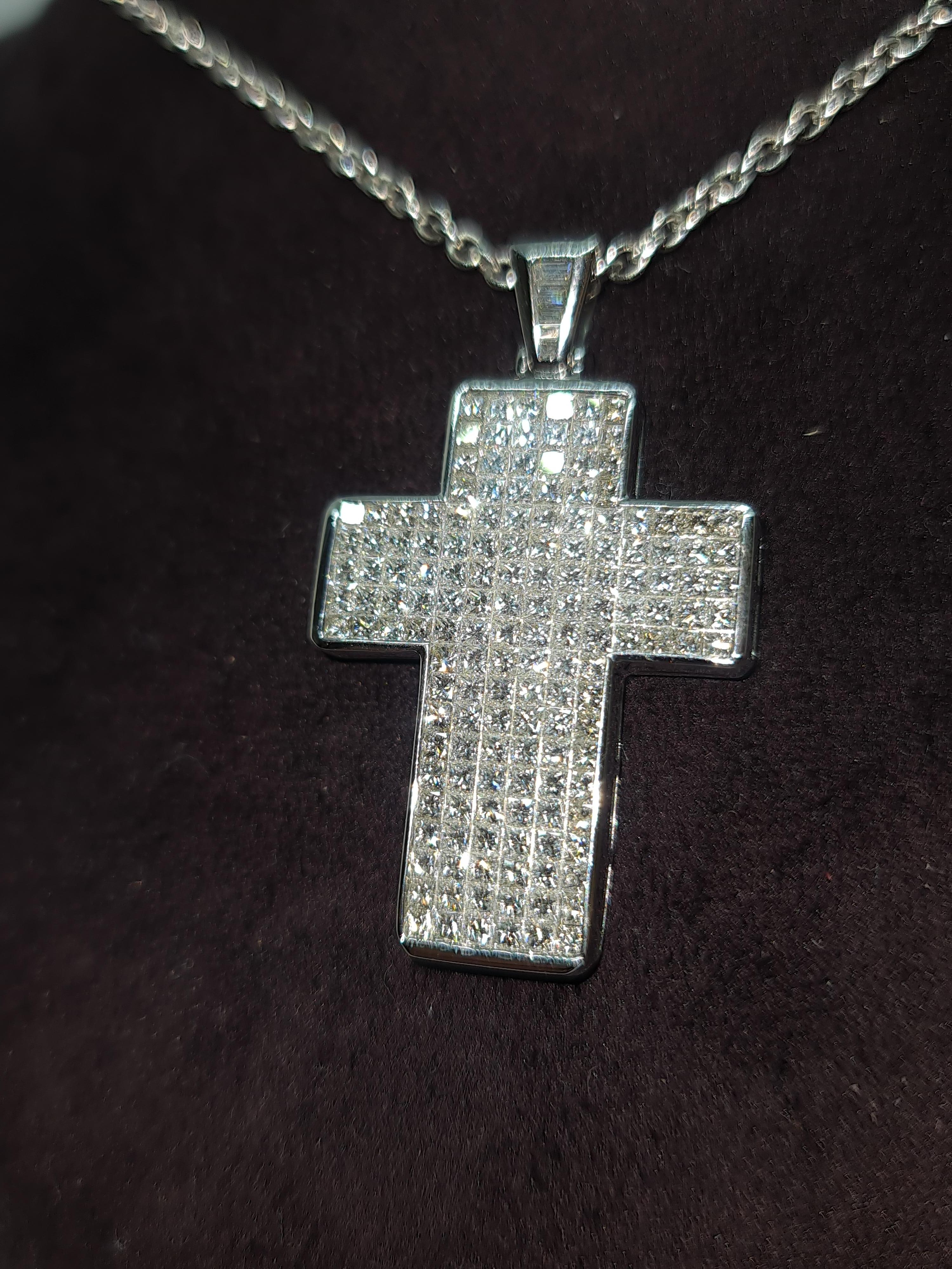 White Golden 18 Karat Cross Necklace with 7.45 Carat Princess Cut Diamonds For Sale 5