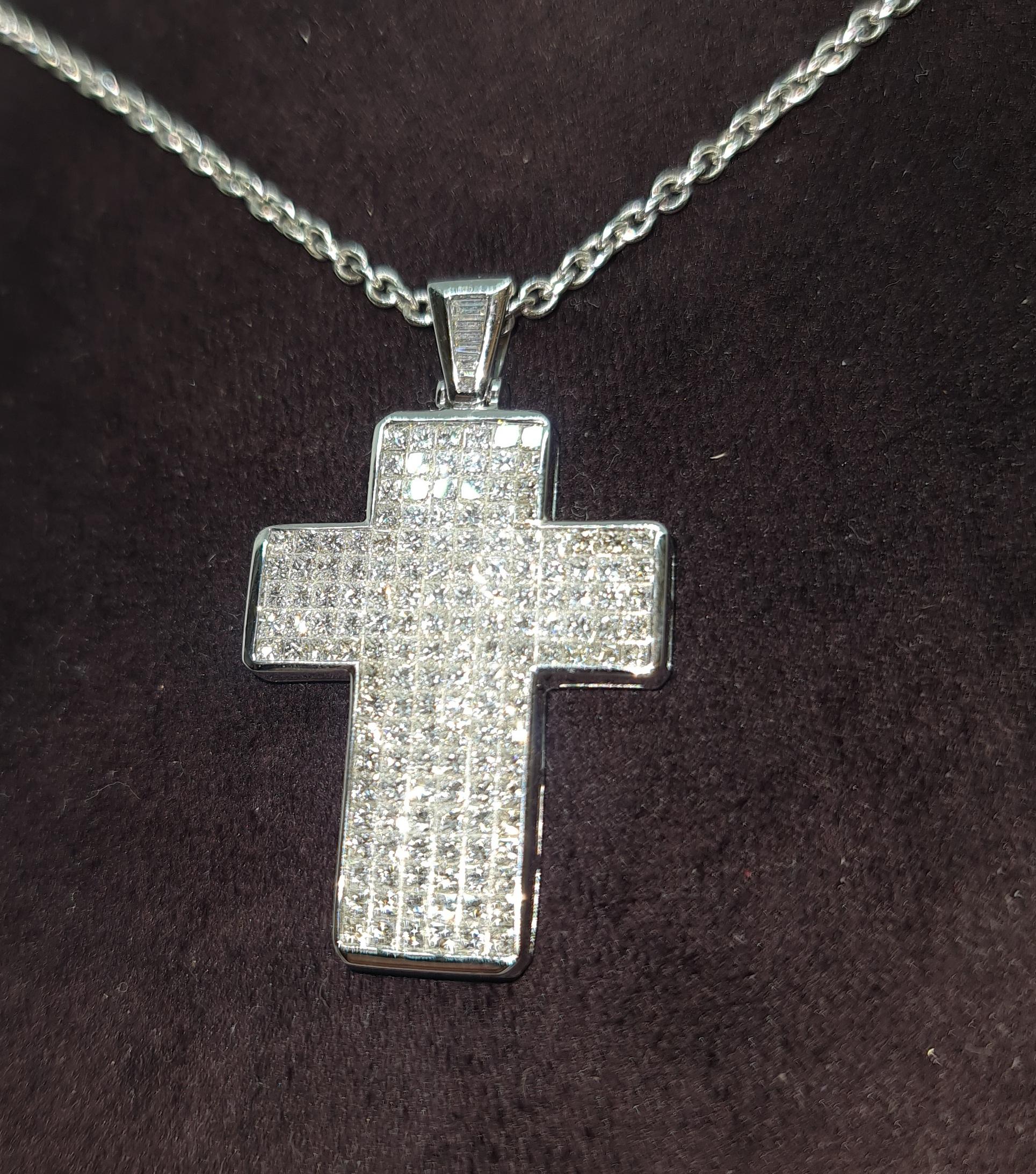 White Golden 18 Karat Cross Necklace with 7.45 Carat Princess Cut Diamonds For Sale 6