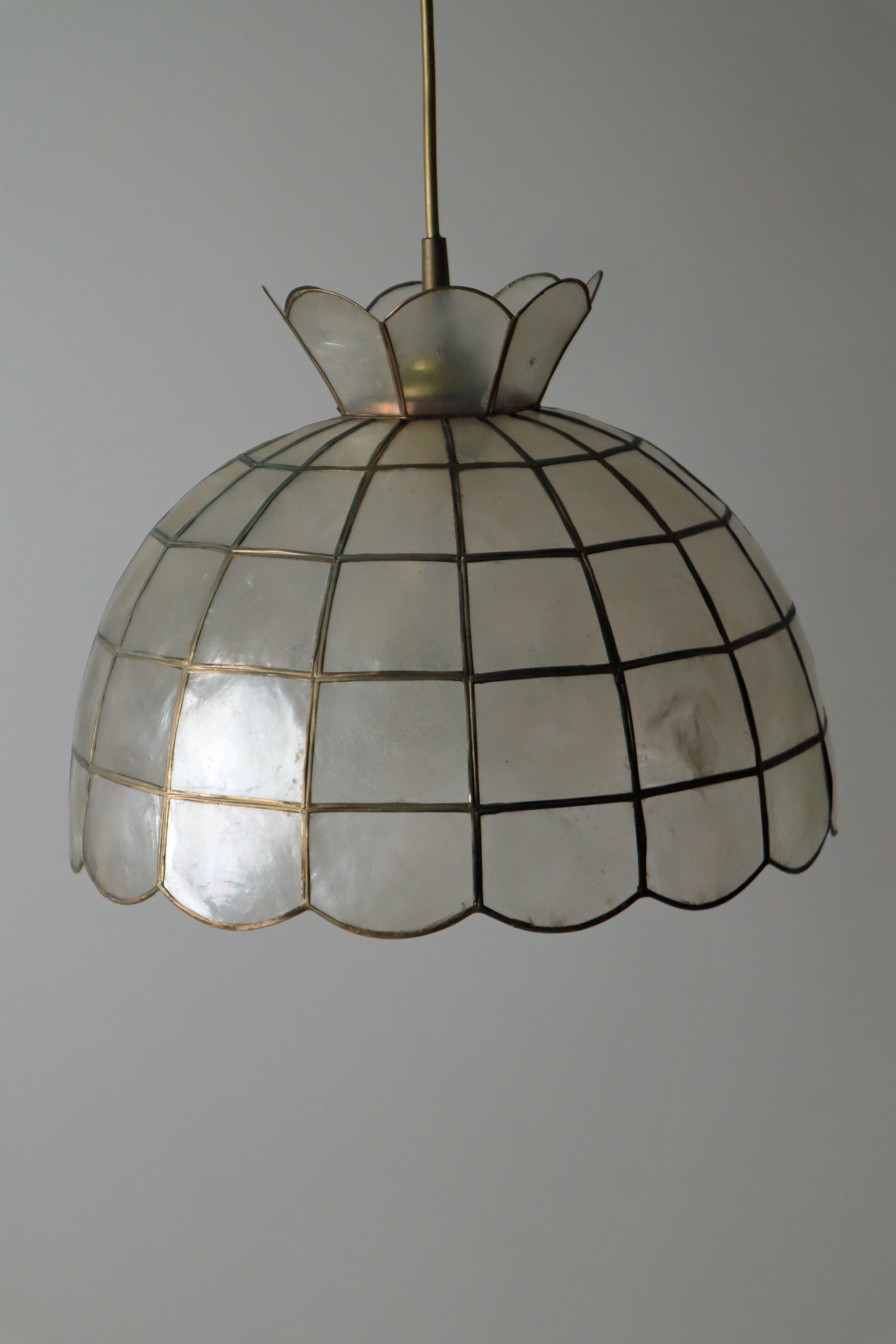 White golden Capiz sea shell lamp 1970s 1