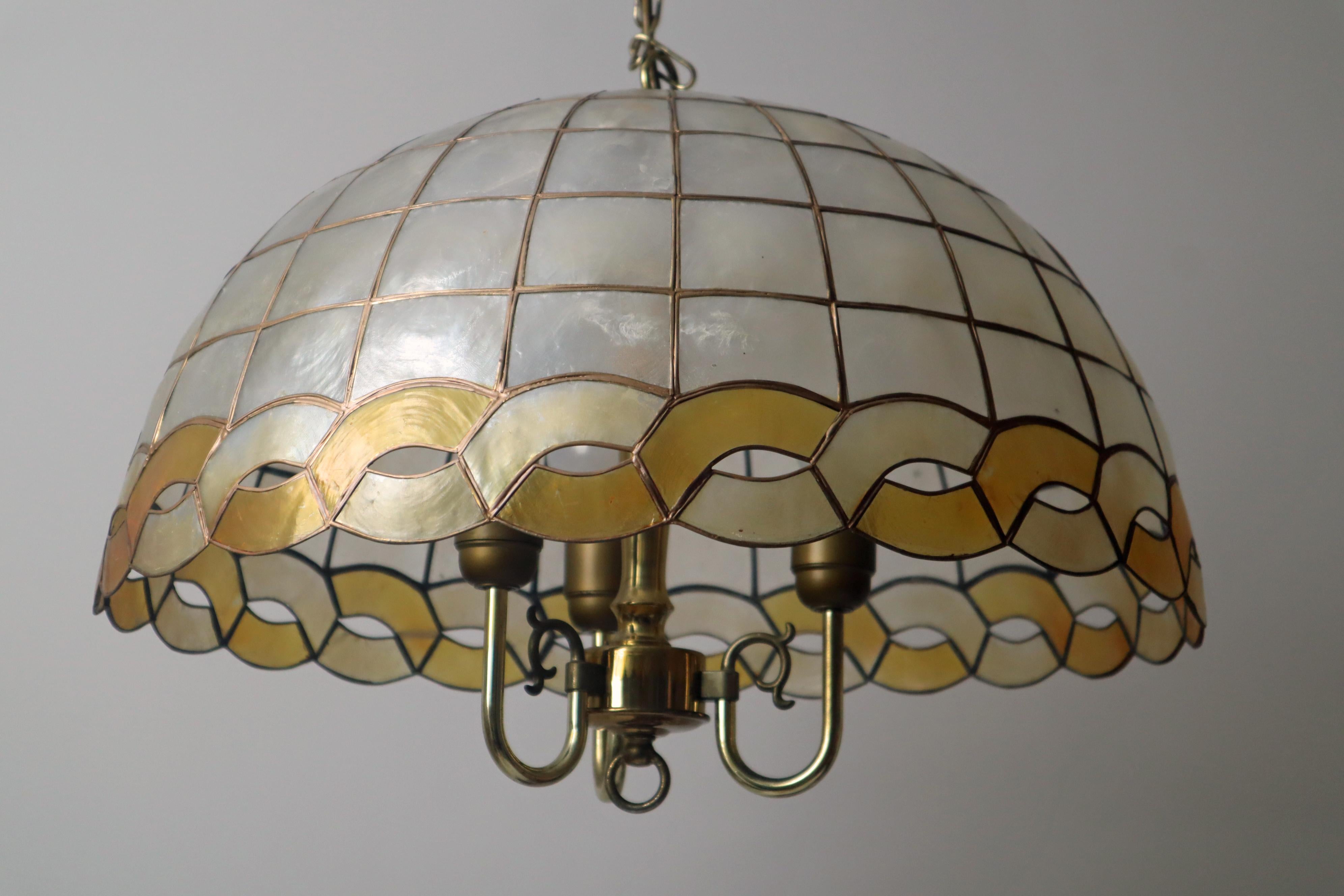 Lampada con conchiglia Capiz dorata bianca dal design ornamentale 1970 in vendita 9