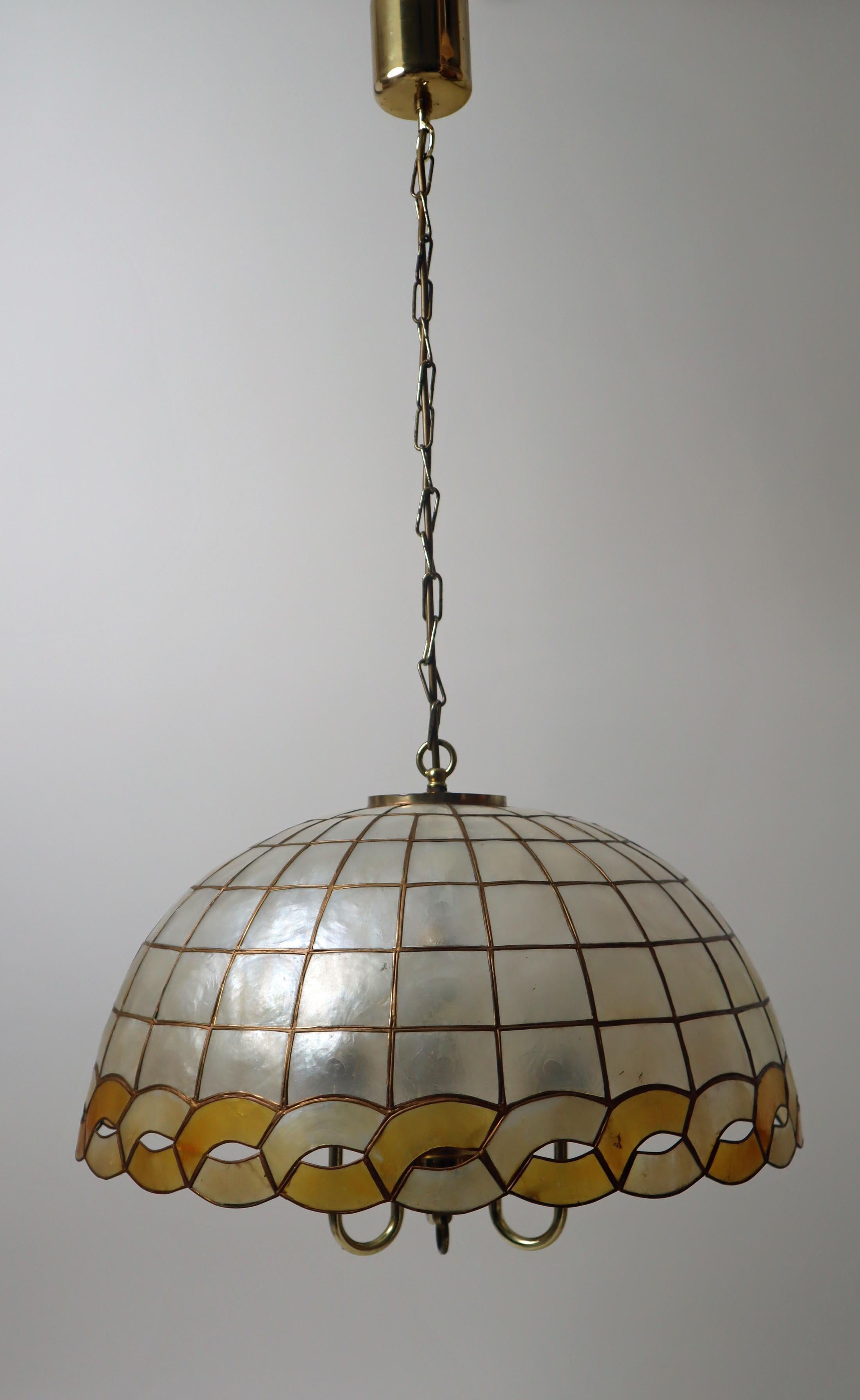 Lampada con conchiglia Capiz dorata bianca dal design ornamentale 1970 in vendita 10