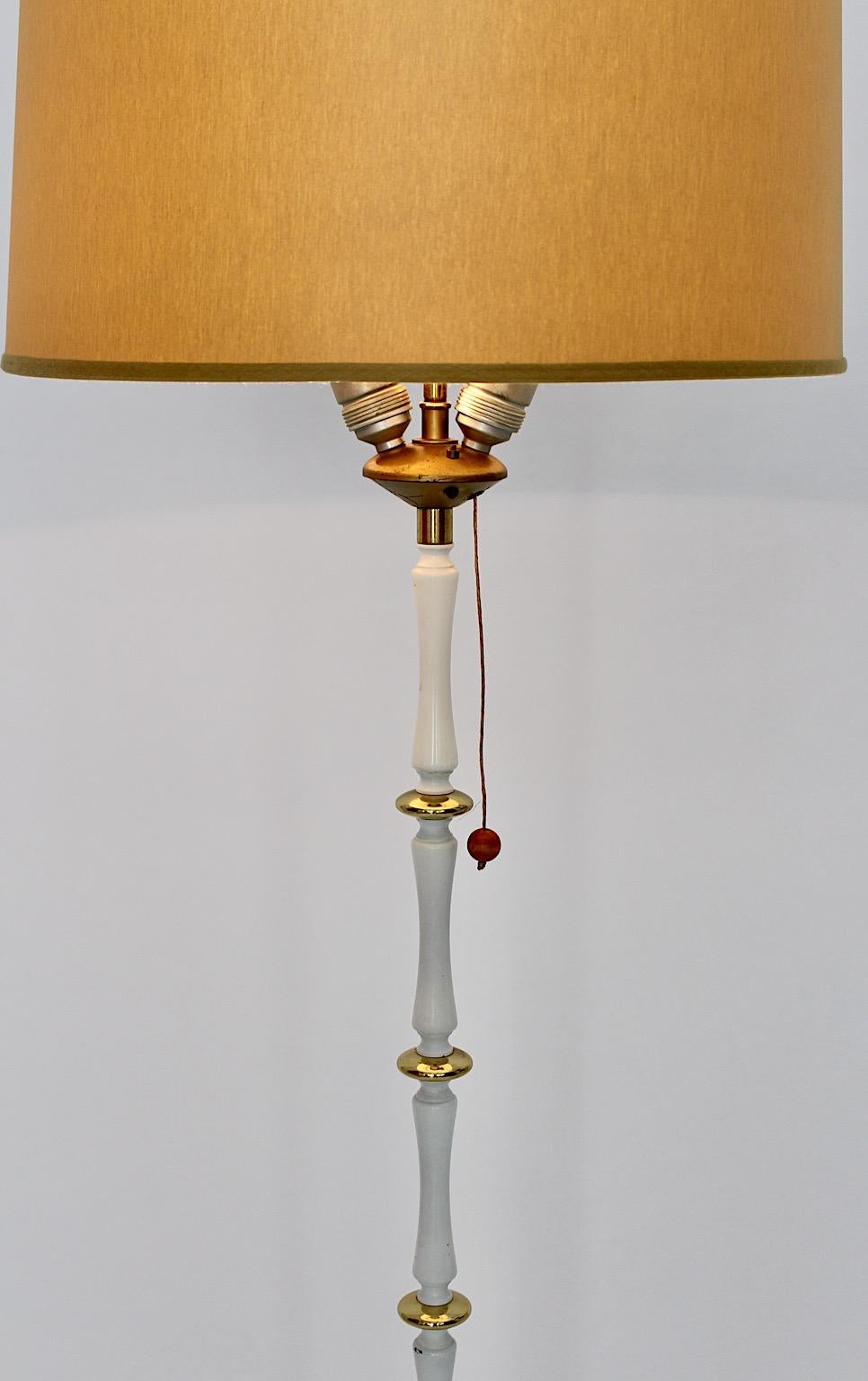 White Golden Metal Vintage Floor Lamp Mid Century Modern, 1950s, Italy For Sale 2