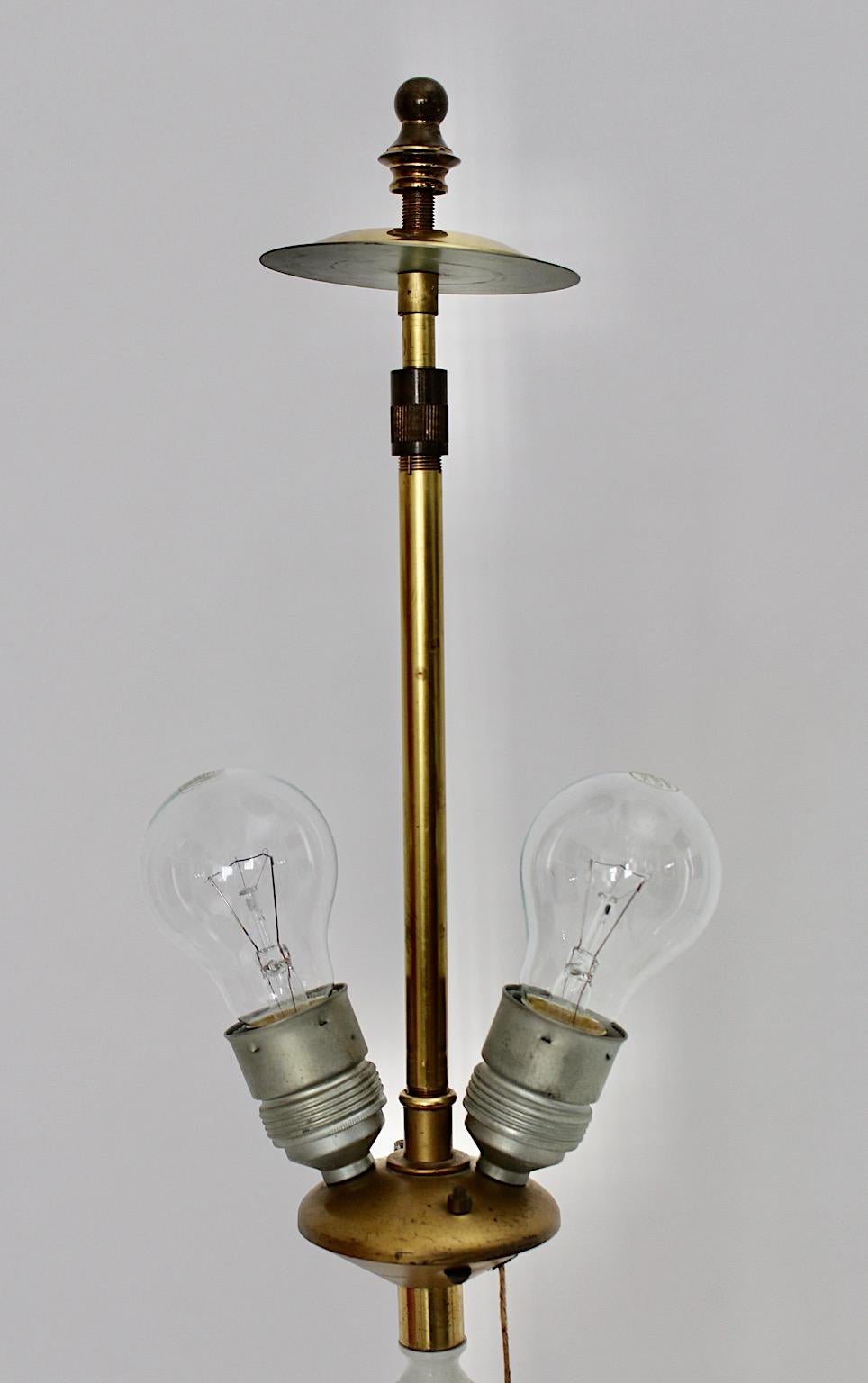 Lampada da terra vintage in metallo dorato bianco Mid Century Modern, anni '50, Italia in vendita 4