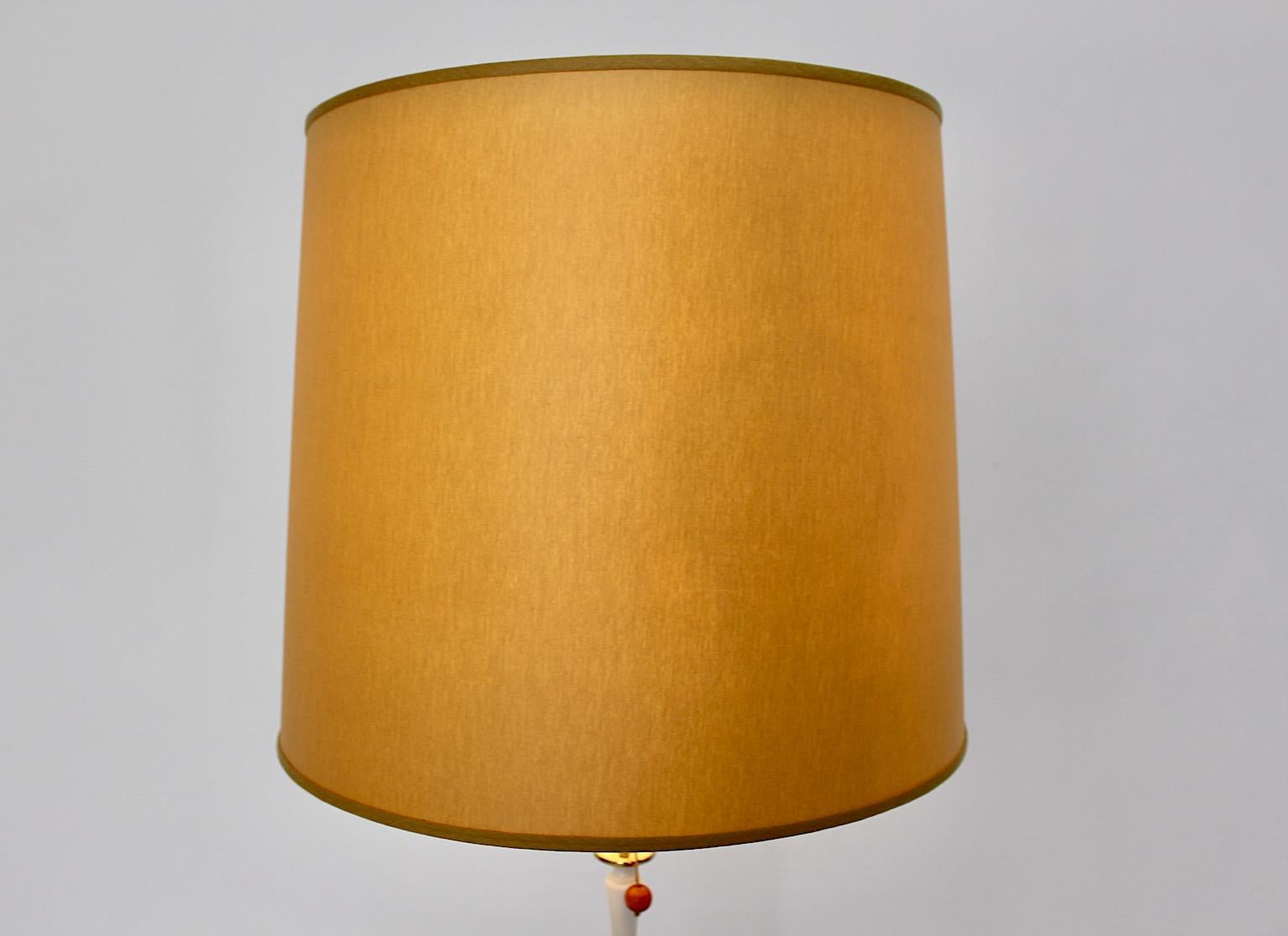 Vintage-Stehlampe aus weißem und goldenem Metall, Mid-Century Modern, 1950er Jahre, Italien im Angebot 1