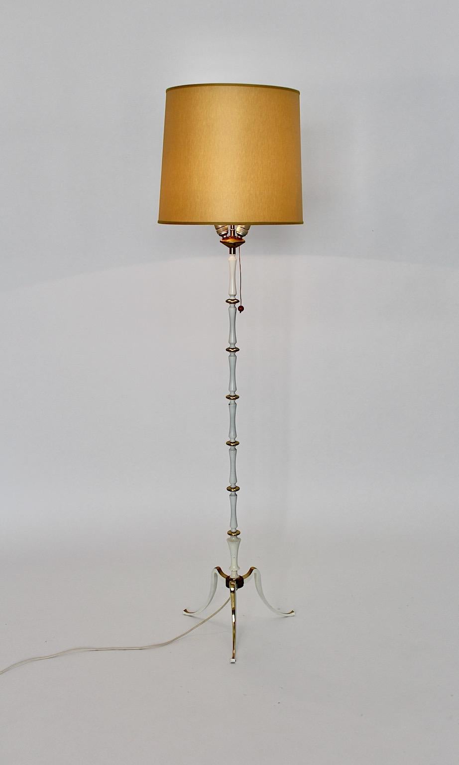 White Golden Metal Vintage Floor Lamp Mid Century Modern, 1950s, Italy For Sale 1