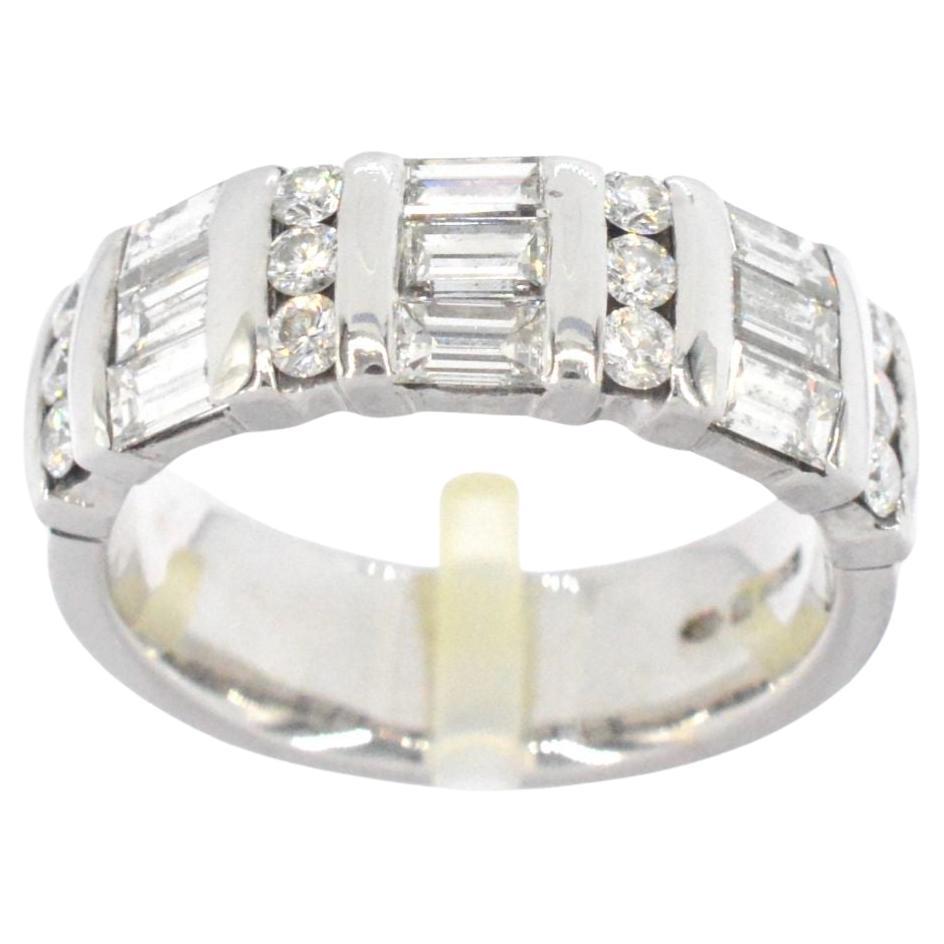 White golden ring with diamonds For Sale