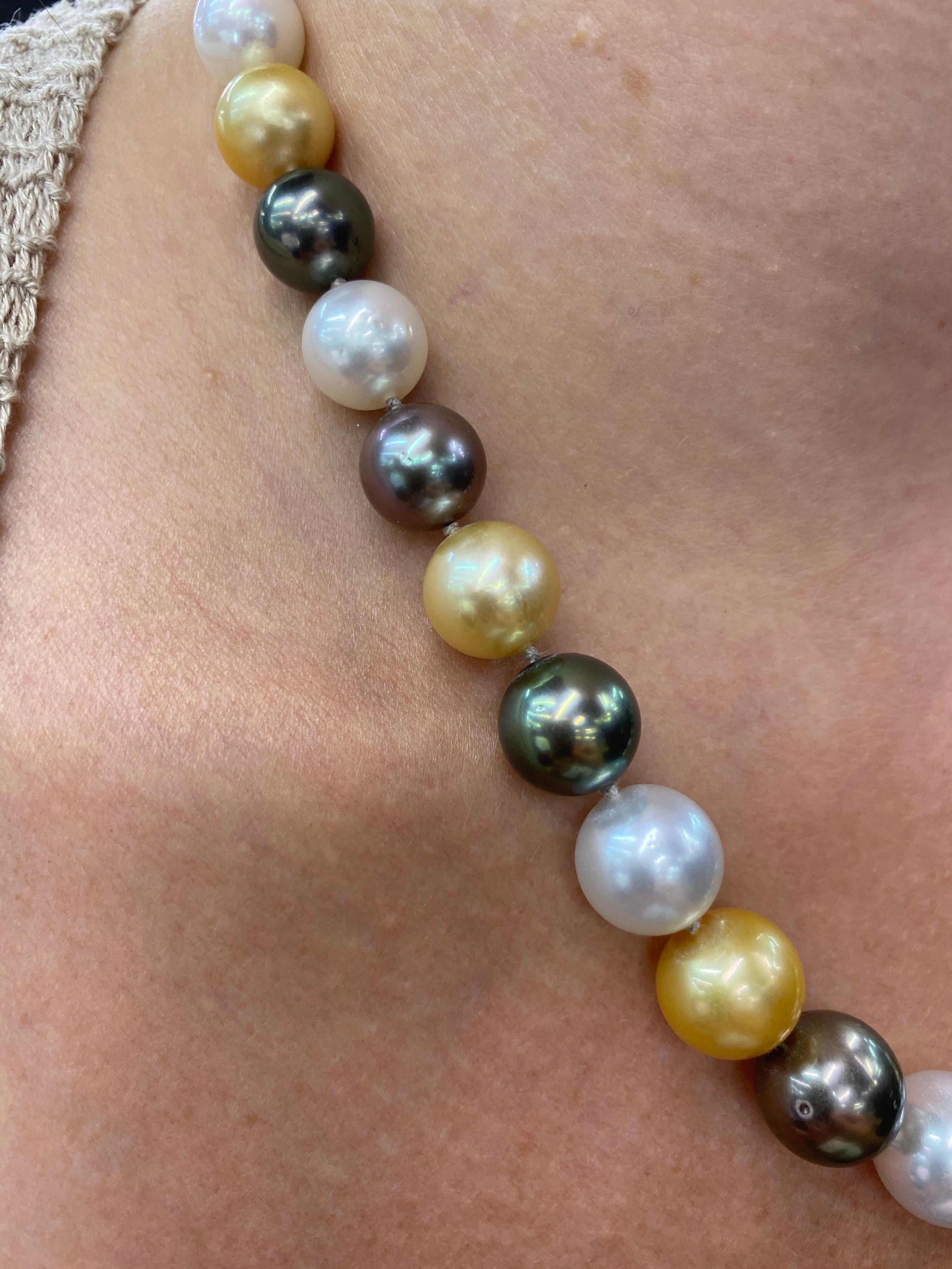 Weiße und goldene Südsee-Tahiti-Strang-Perlenkette aus 14 Karat Gold 10