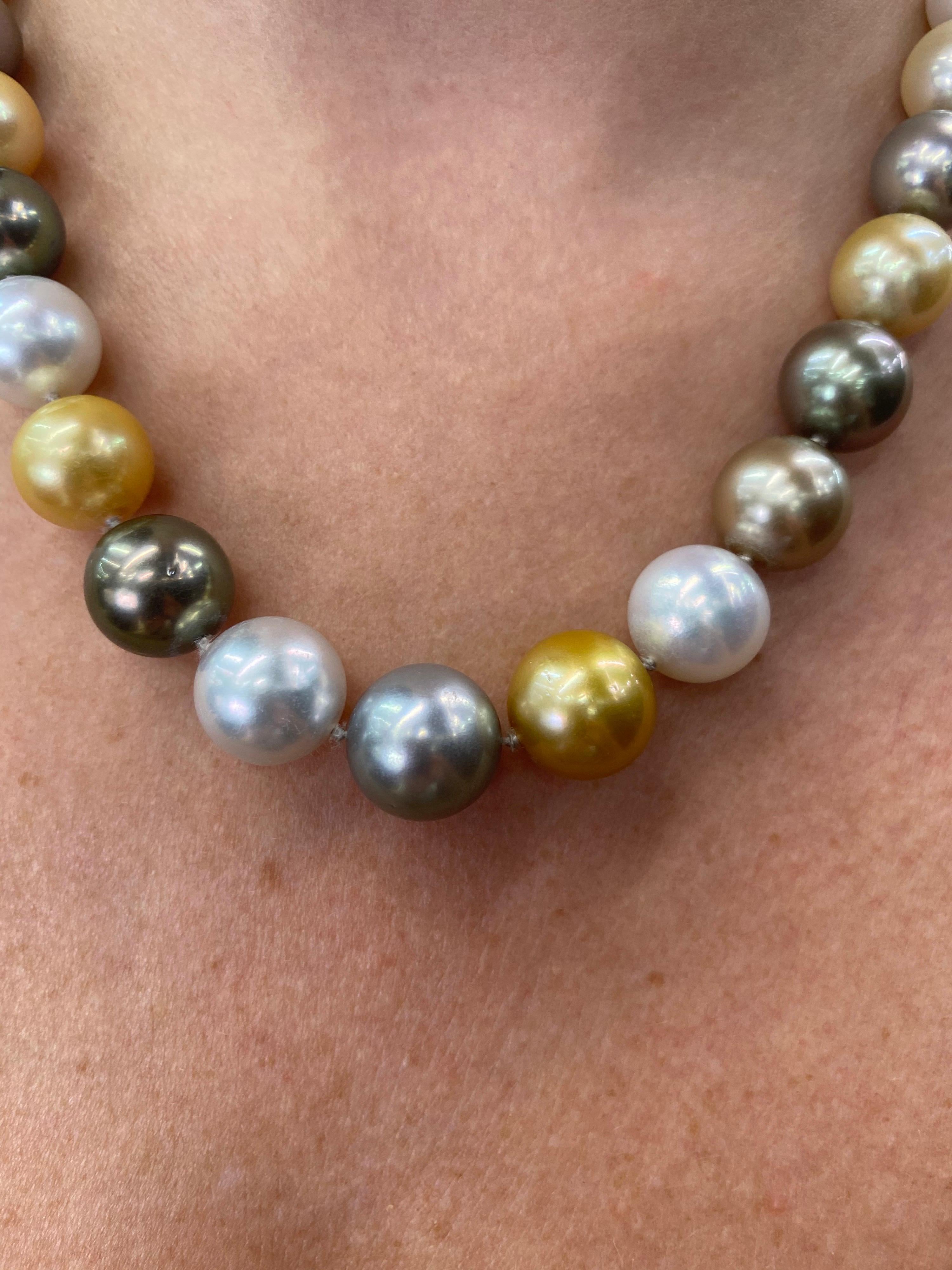 Weiße und goldene Südsee-Tahiti-Strang-Perlenkette aus 14 Karat Gold 11