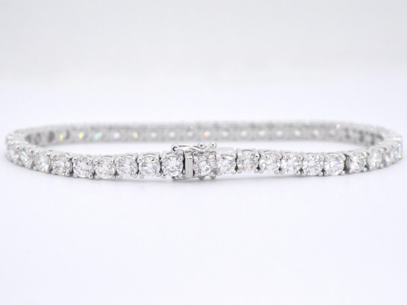 Contemporaneo Bracciale Tennis in oro bianco con diamanti da 9,00 carati in vendita