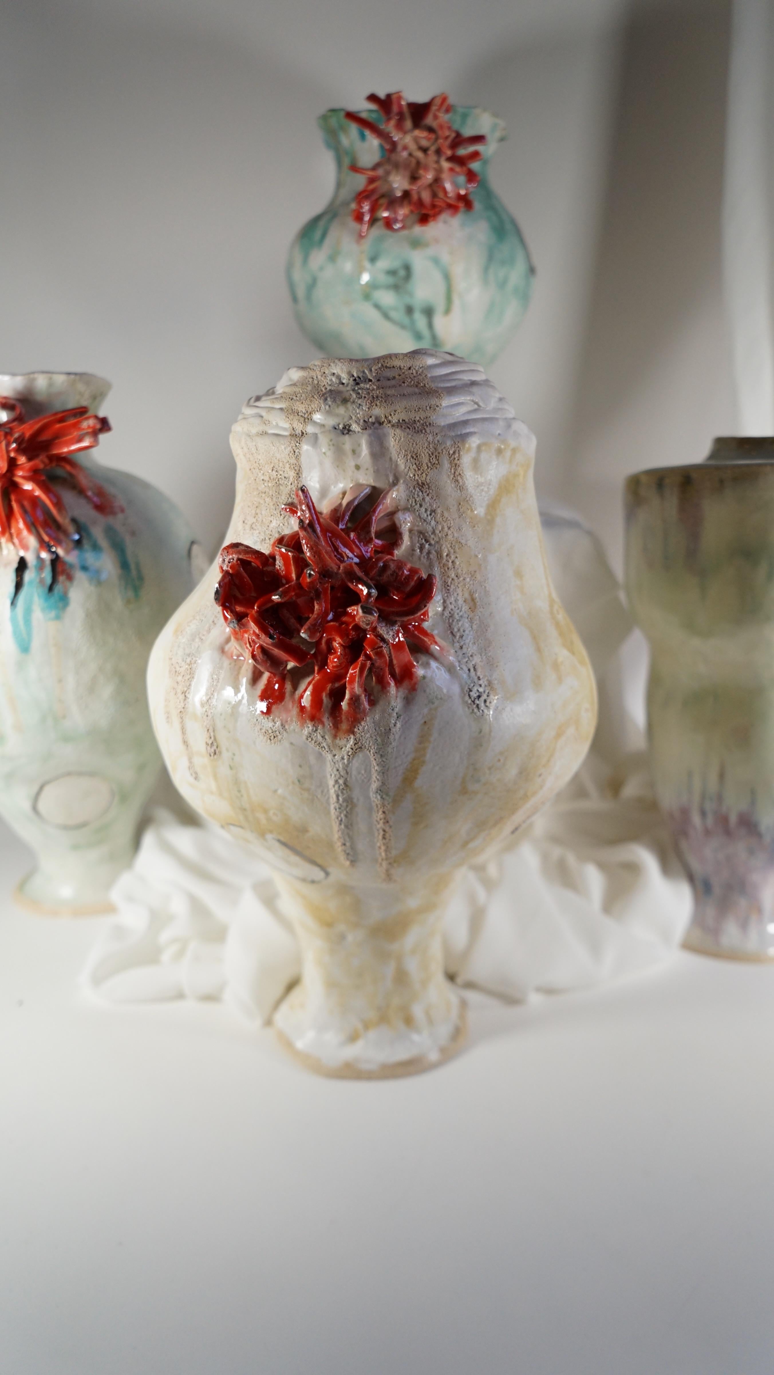 Vaso bianco, verde e rosso di ispirazione spagnola di Hania Jneid in vendita 11