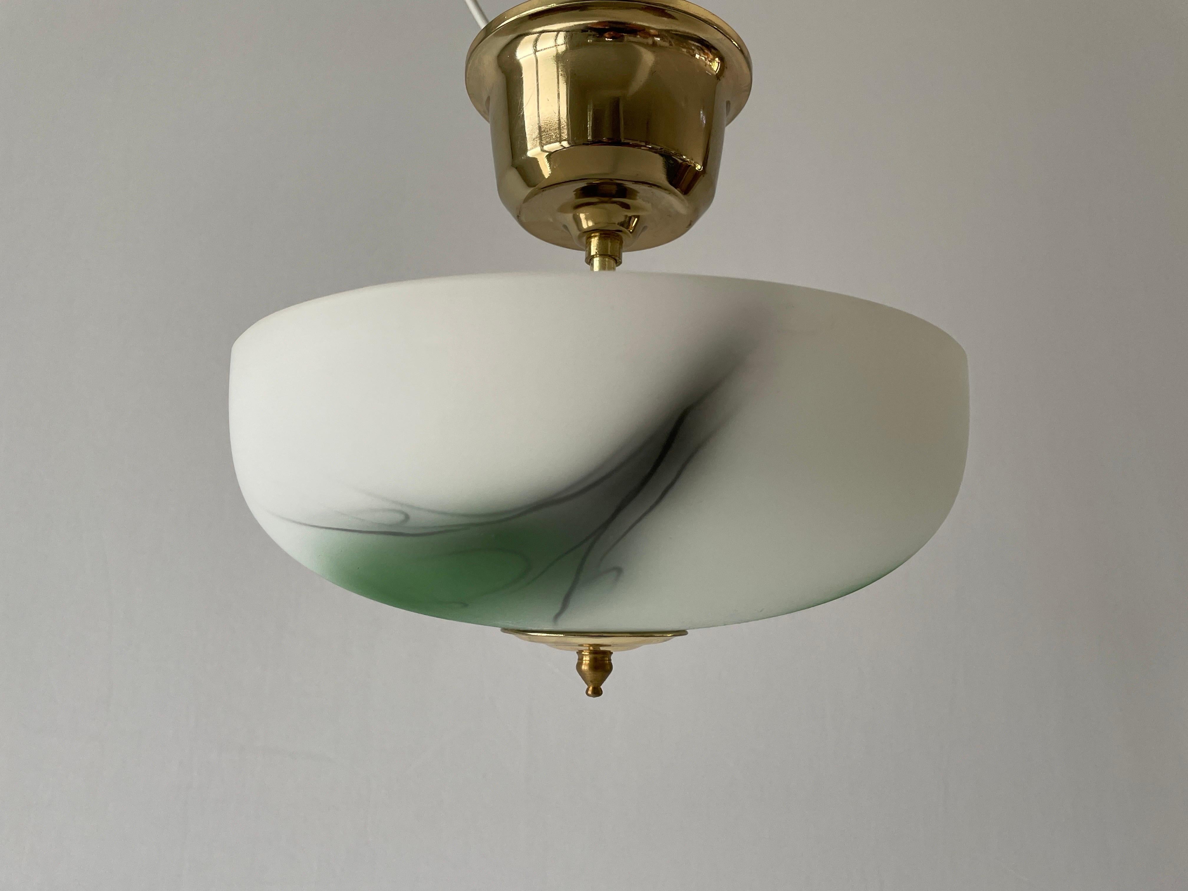 Lights en forme de dôme en verre blanc et vert, années 1950, Suède Excellent état - En vente à Hagenbach, DE