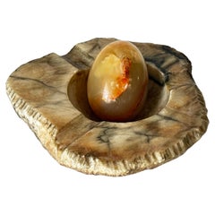 Cenicero de mármol blanco-verde-gris con huevo decorativo de mármol - Italia, Años 60