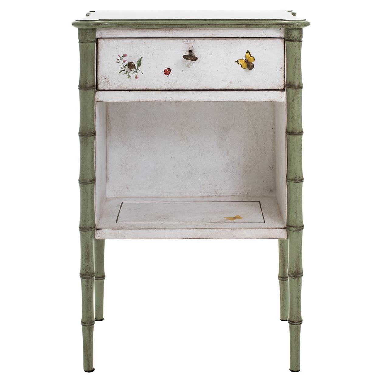 Table de nuit en bambou blanc-vert Lombardia avec papillons en vente