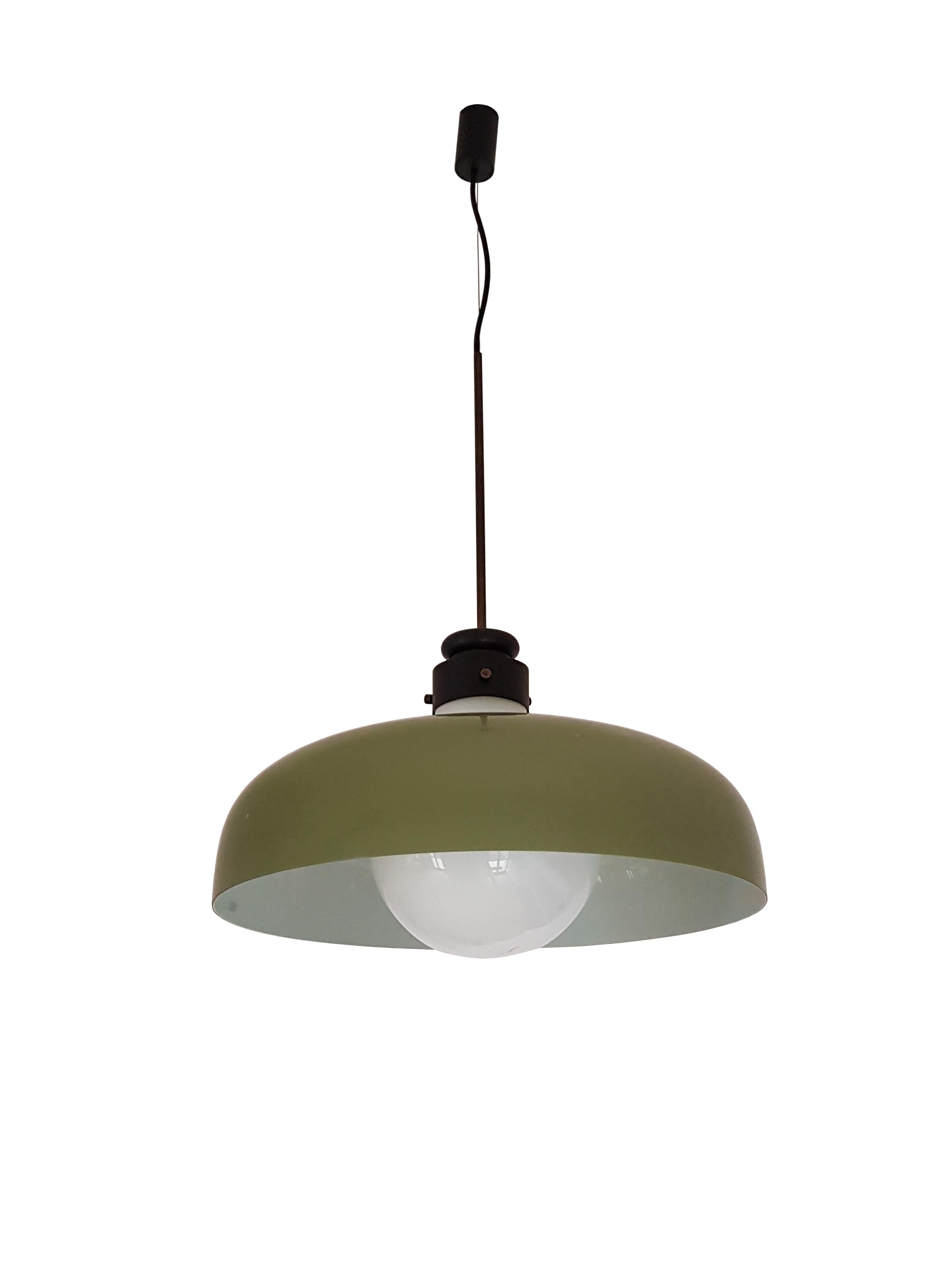 This elegant Murano pendant is composed by a simple painted structure and two handmade glass elements: an opaline spherical lamp shade and an “incamiciato” green round shade. Very good condition.