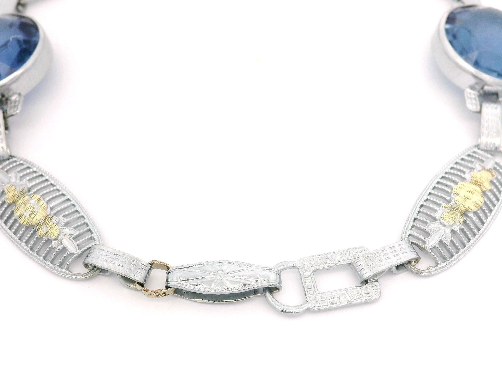 Pulsera de eslabones con diseño de flor de filigrana de piedra azul redonda en oro blanco, verde y rosa en venta 5