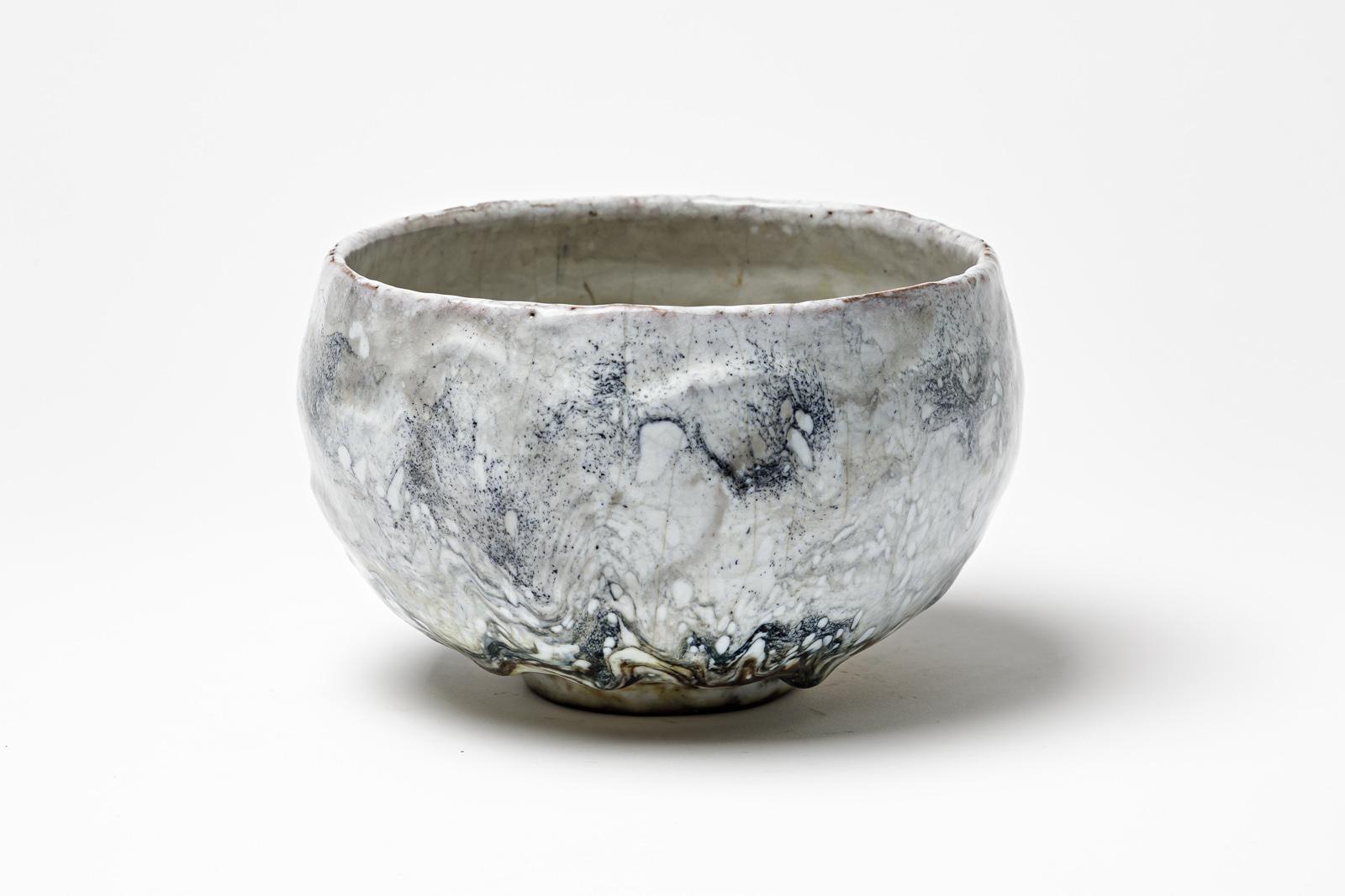 White/grey and pearly beige glazed ceramic bowl by Gisèle Buthod Garçon. Raku fired. Artist monogram under the base. Circa 1980-1990.
H : 4.3’ x 6.7’ inches.