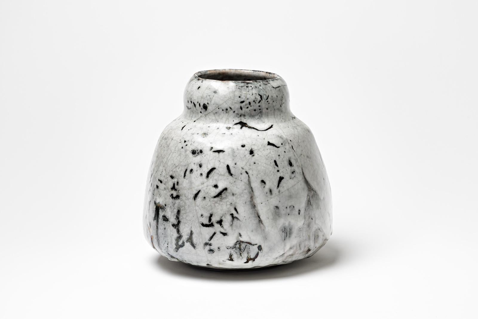 Beaux-Arts Vaso in ceramica smaltata bianca/grigia di Gisèle Buthod-Garçon, circa 1980-1990 in vendita
