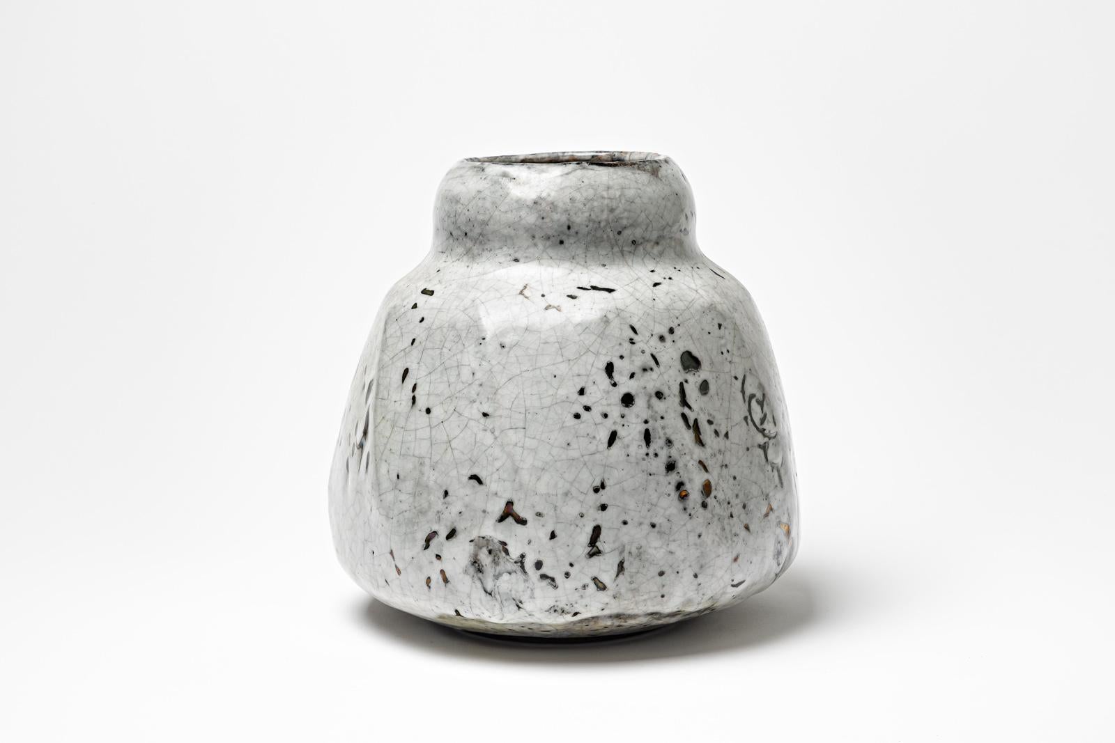 Vaso in ceramica smaltata bianca/grigia di Gisèle Buthod-Garçon, circa 1980-1990 In condizioni ottime in vendita a Saint-Ouen, FR