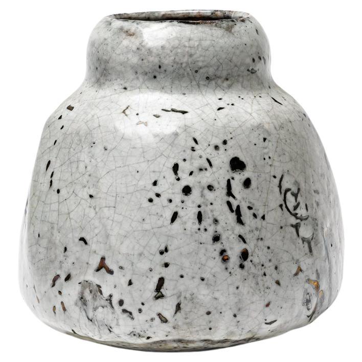 Jarrón de cerámica esmaltada blanca/gris de Gisèle Buthod-Garçon, hacia 1980-1990