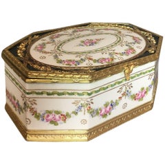 Antique White Ground Sèvres-Style Trinket Box