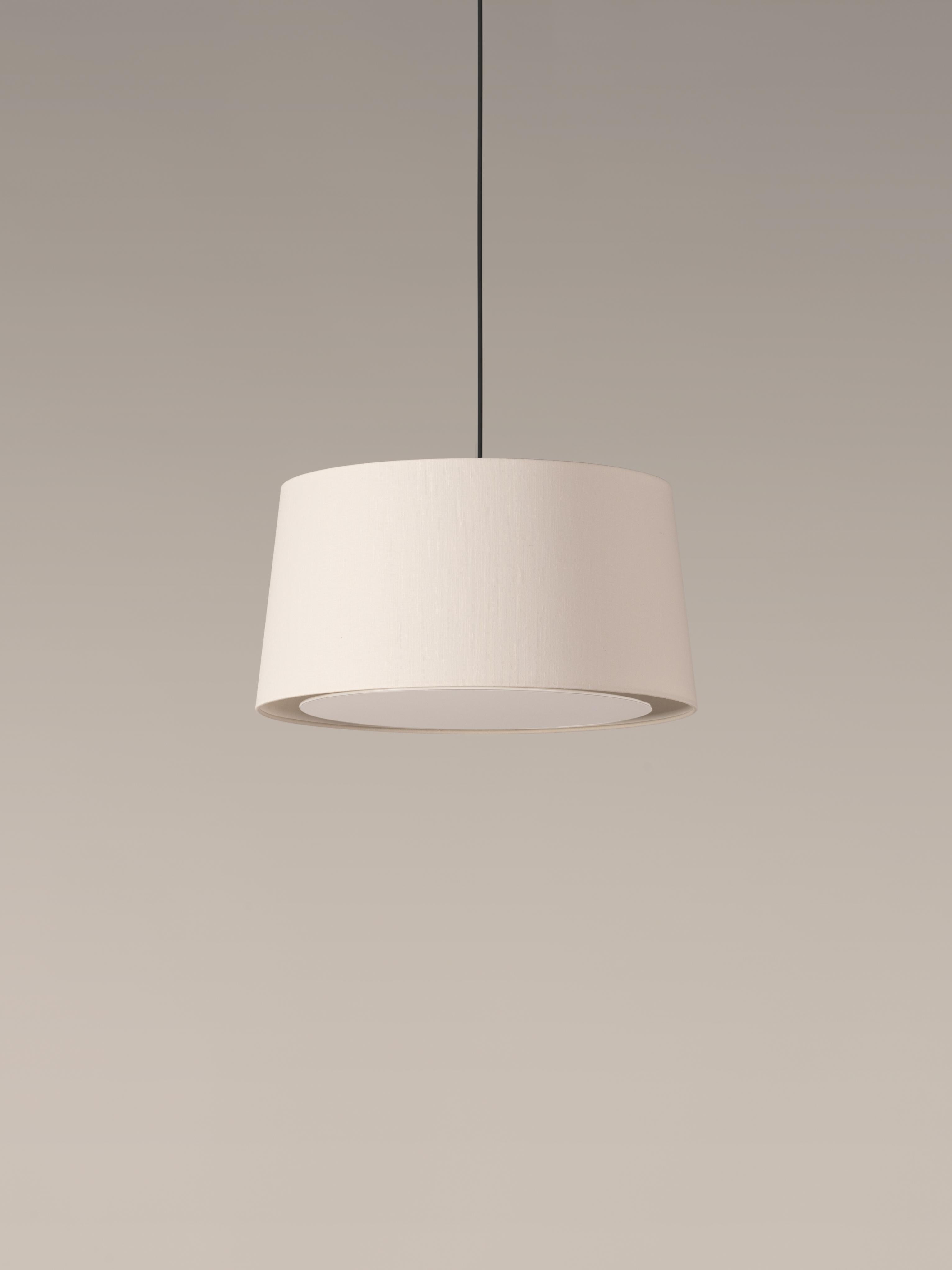 White GT6 pendant lamp by Santa & Cole
Dimensions: D 45 x H 23 cm
Materials: Metal, linen.
Available in other colors. Available in 2 lights version.

Designed for intermediate volumes and household areas, GT5 and GT6 are hanging lamps with