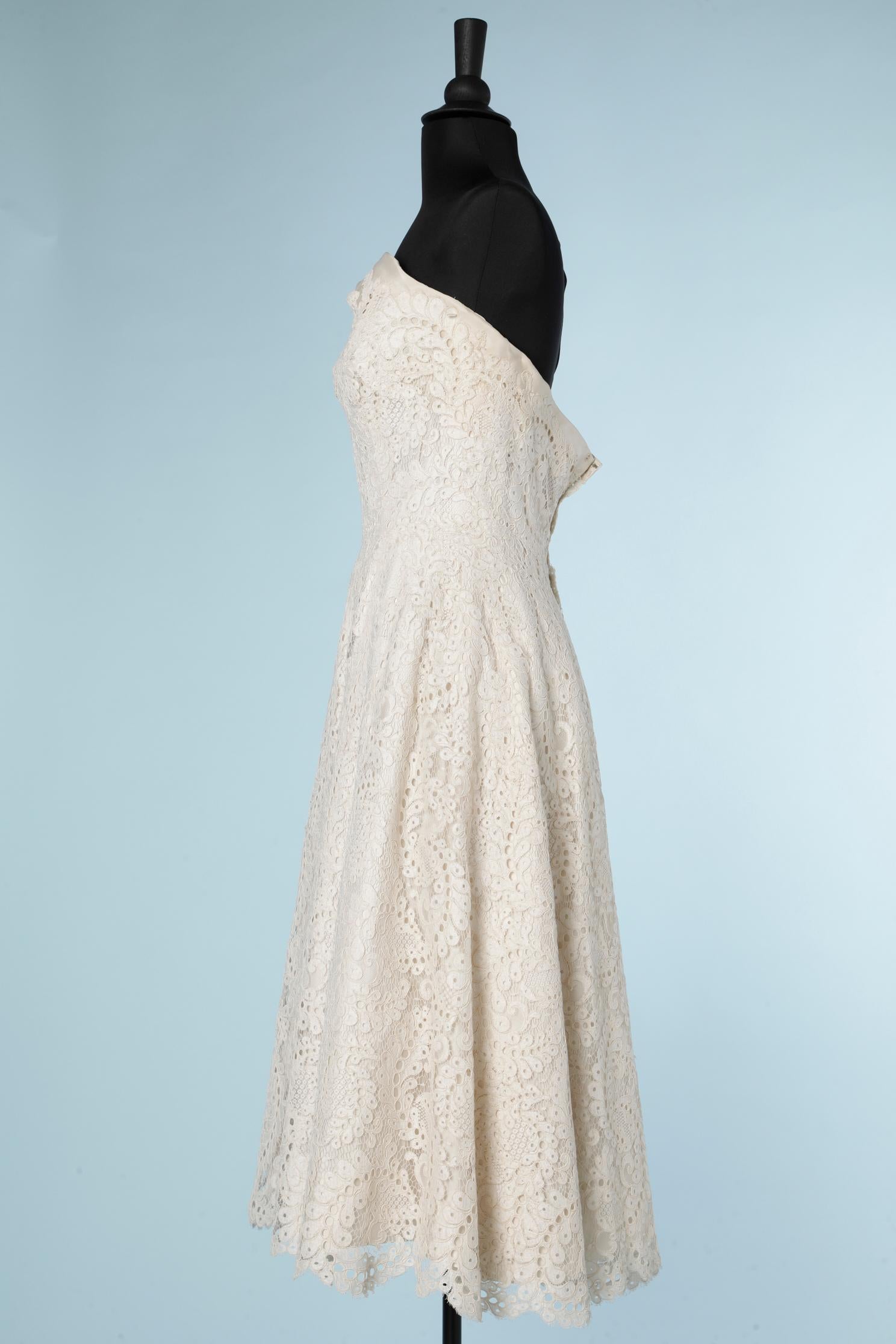 White guipure bustier wedding dress Pierre Balmain Haute-Couture Circa 1950's For Sale 3