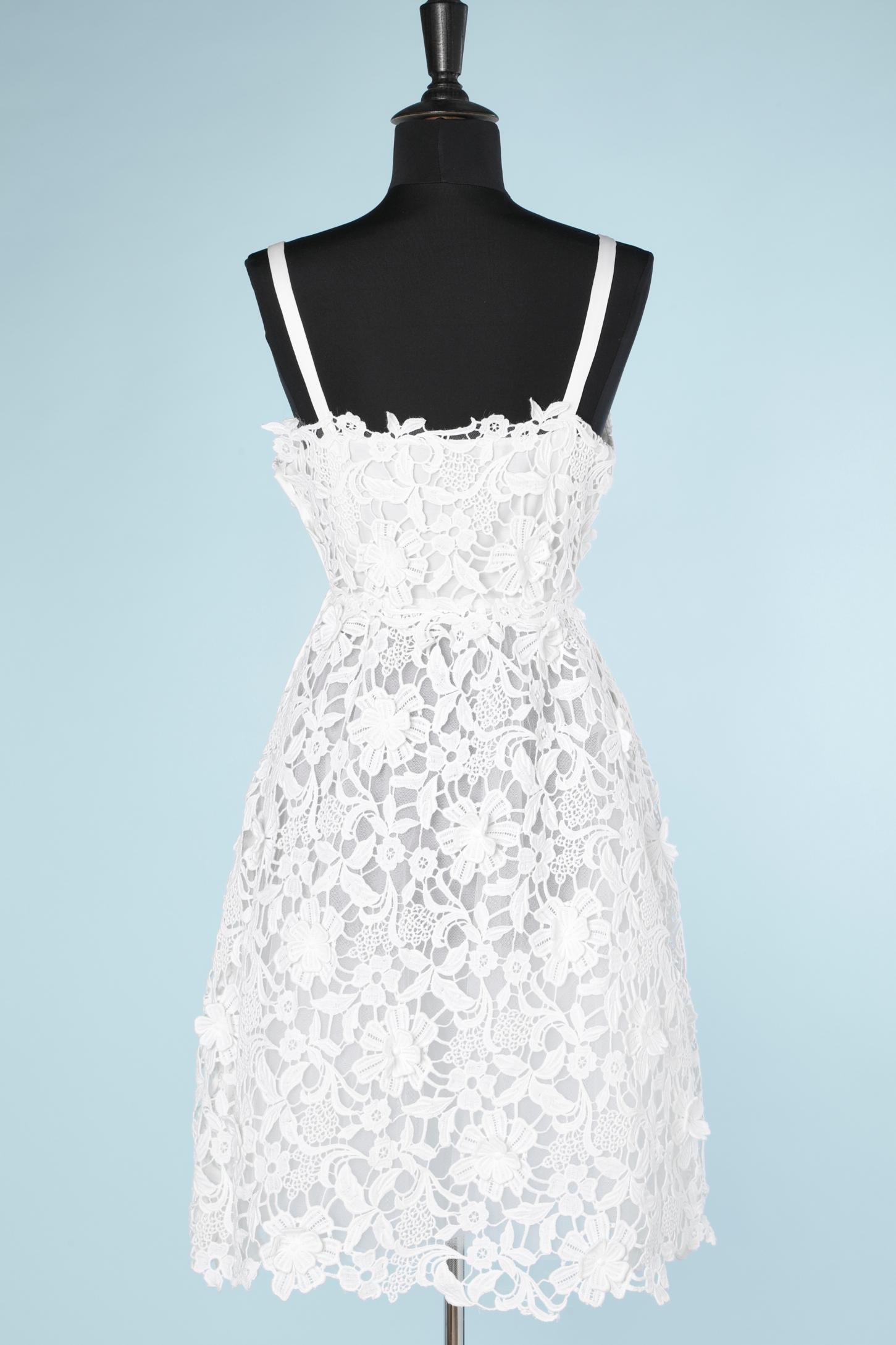 Weißes Kleid aus Guipure auf Seide und Tüllfutter. Valentino  im Angebot 1