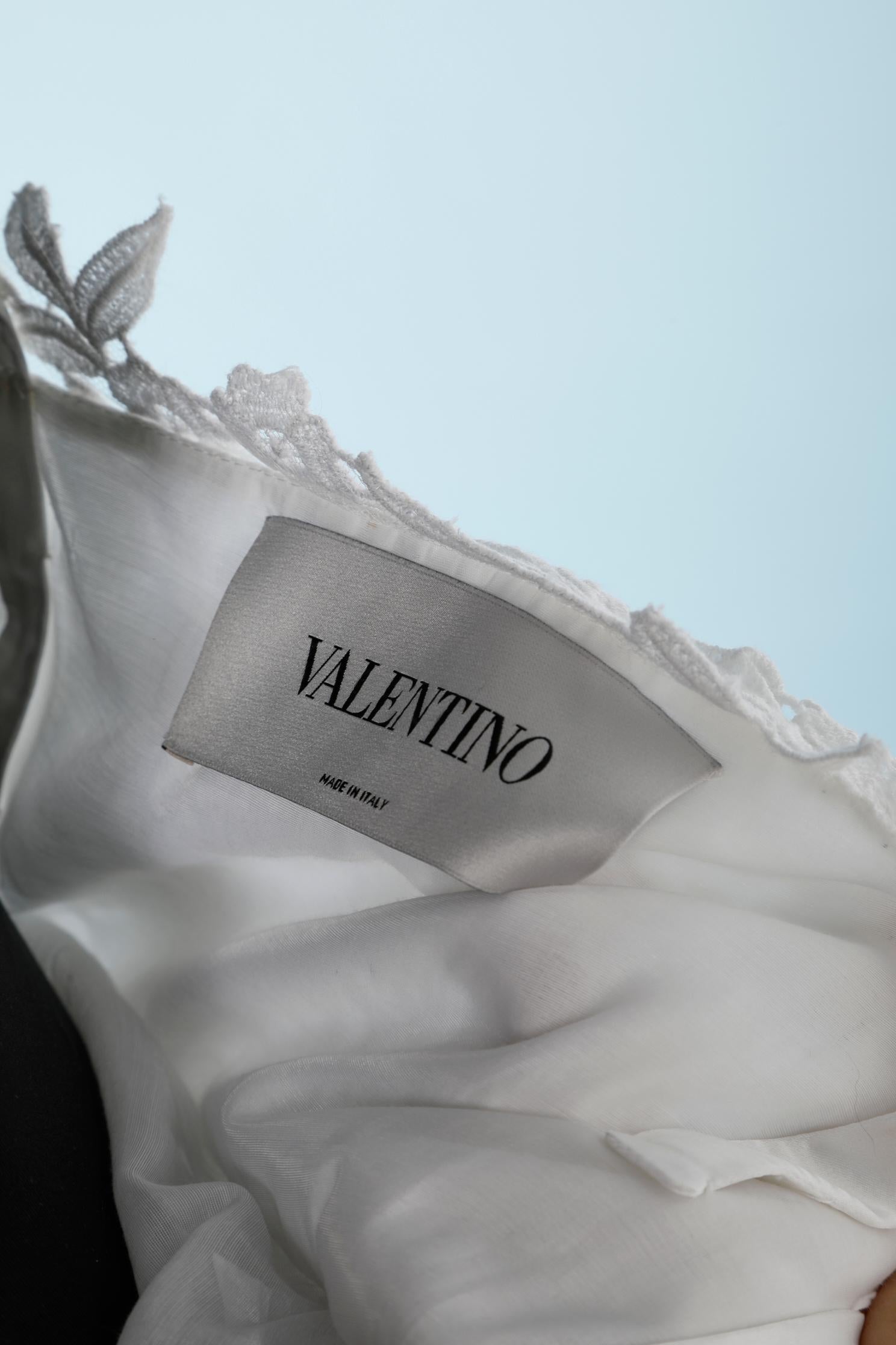 Weißes Kleid aus Guipure auf Seide und Tüllfutter. Valentino  im Angebot 2