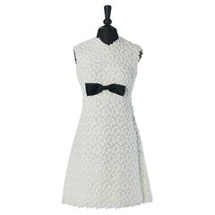 White guipure sleevless cocktail dress with black bow Anna Belletti Circa 1960's