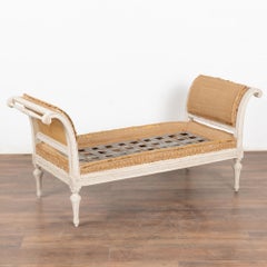 Canapé-banquette gustavien blanc, vers 1850-70