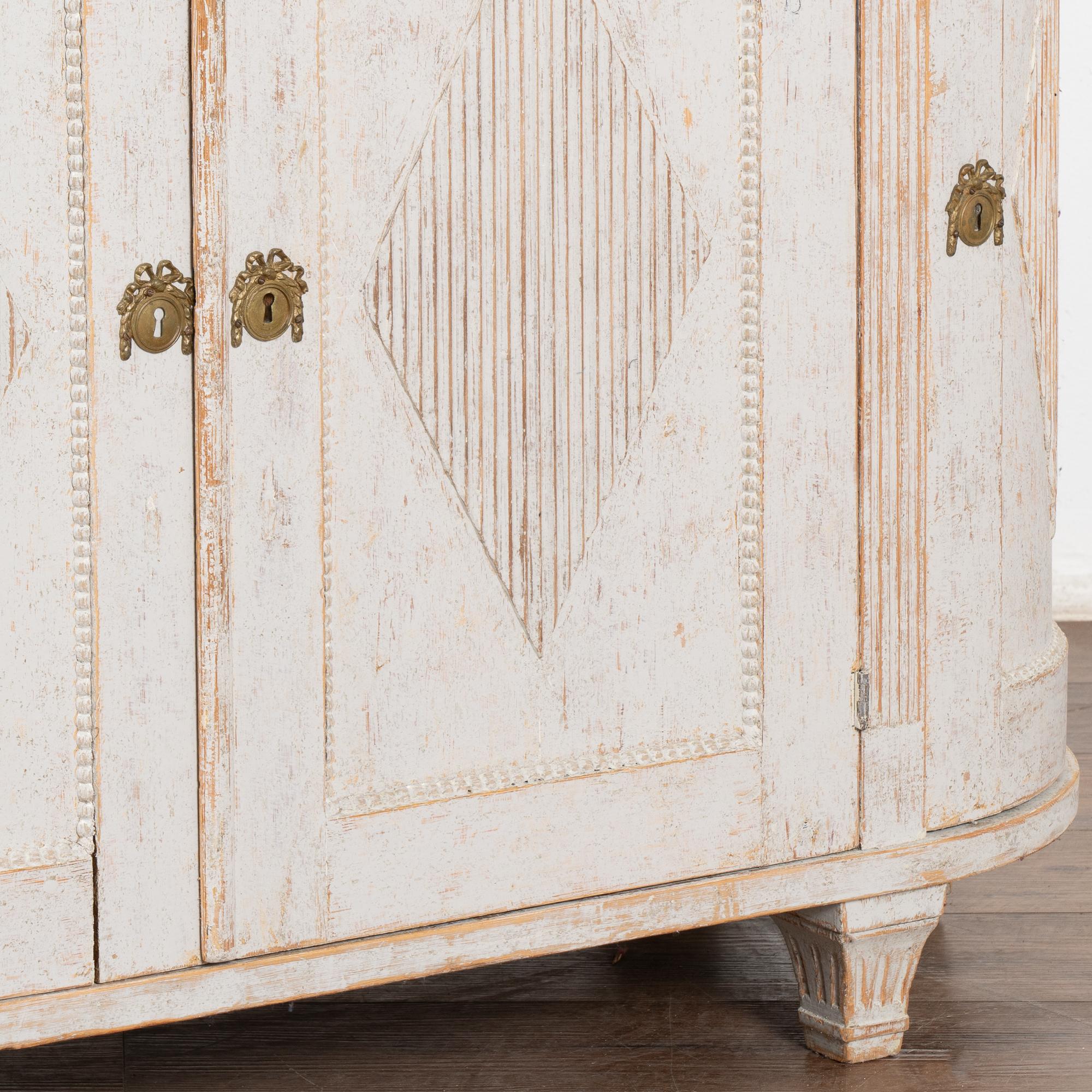 White Gustavian Sideboard Buffet with Curved Sides, Sweden circa 1820-40 5