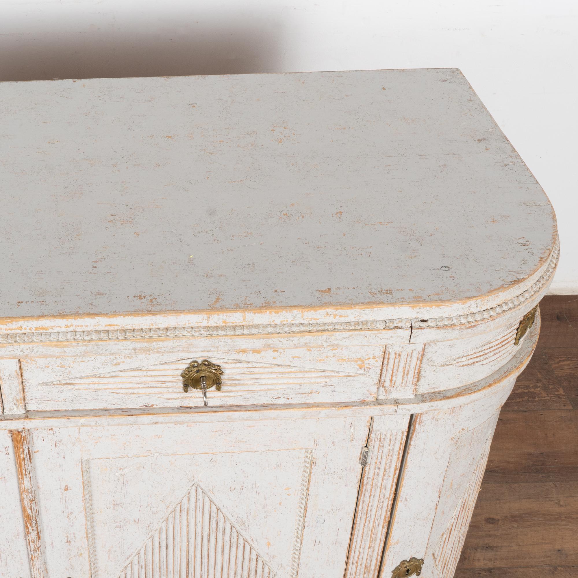 White Gustavian Sideboard Buffet with Curved Sides, Sweden circa 1820-40 1