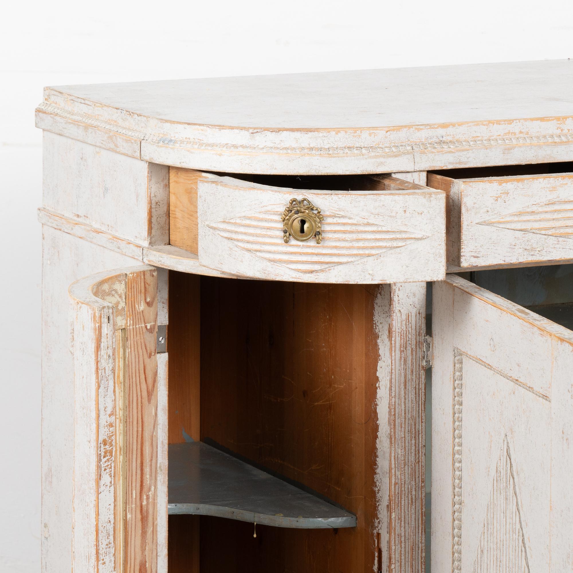 White Gustavian Sideboard Buffet with Curved Sides, Sweden circa 1820-40 3