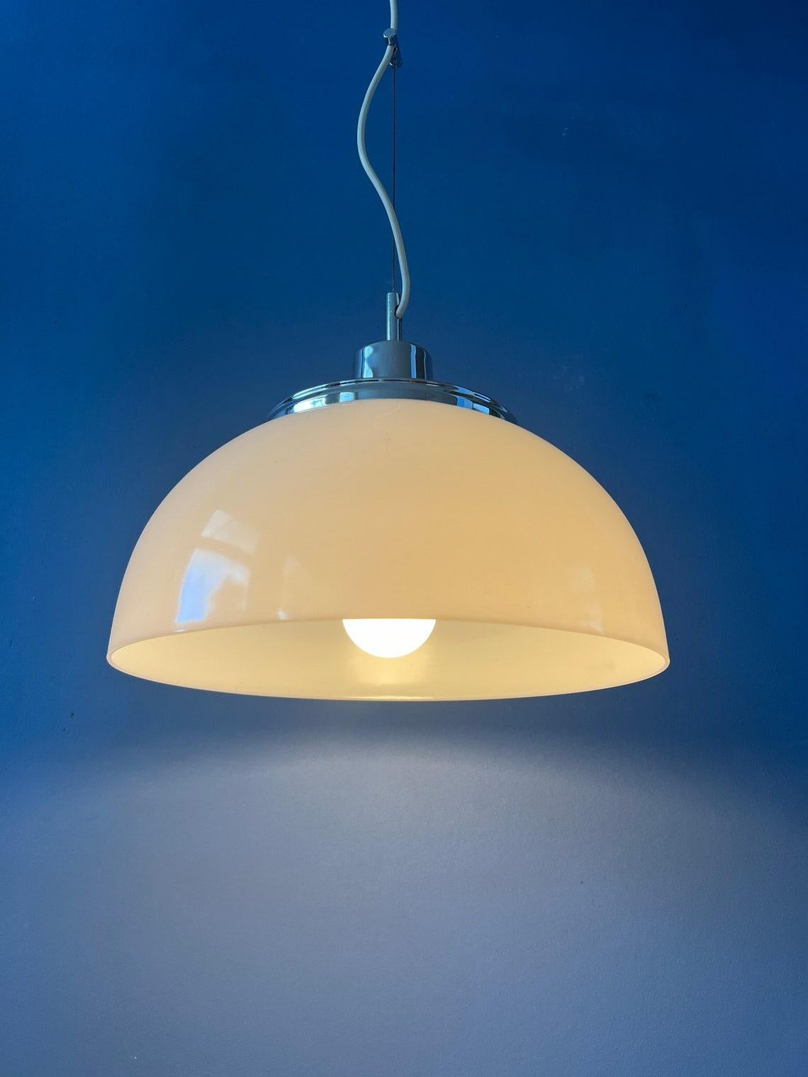 White Guzzini Faro Plexiglass Pendant Lamp, 1970s In Excellent Condition For Sale In ROTTERDAM, ZH