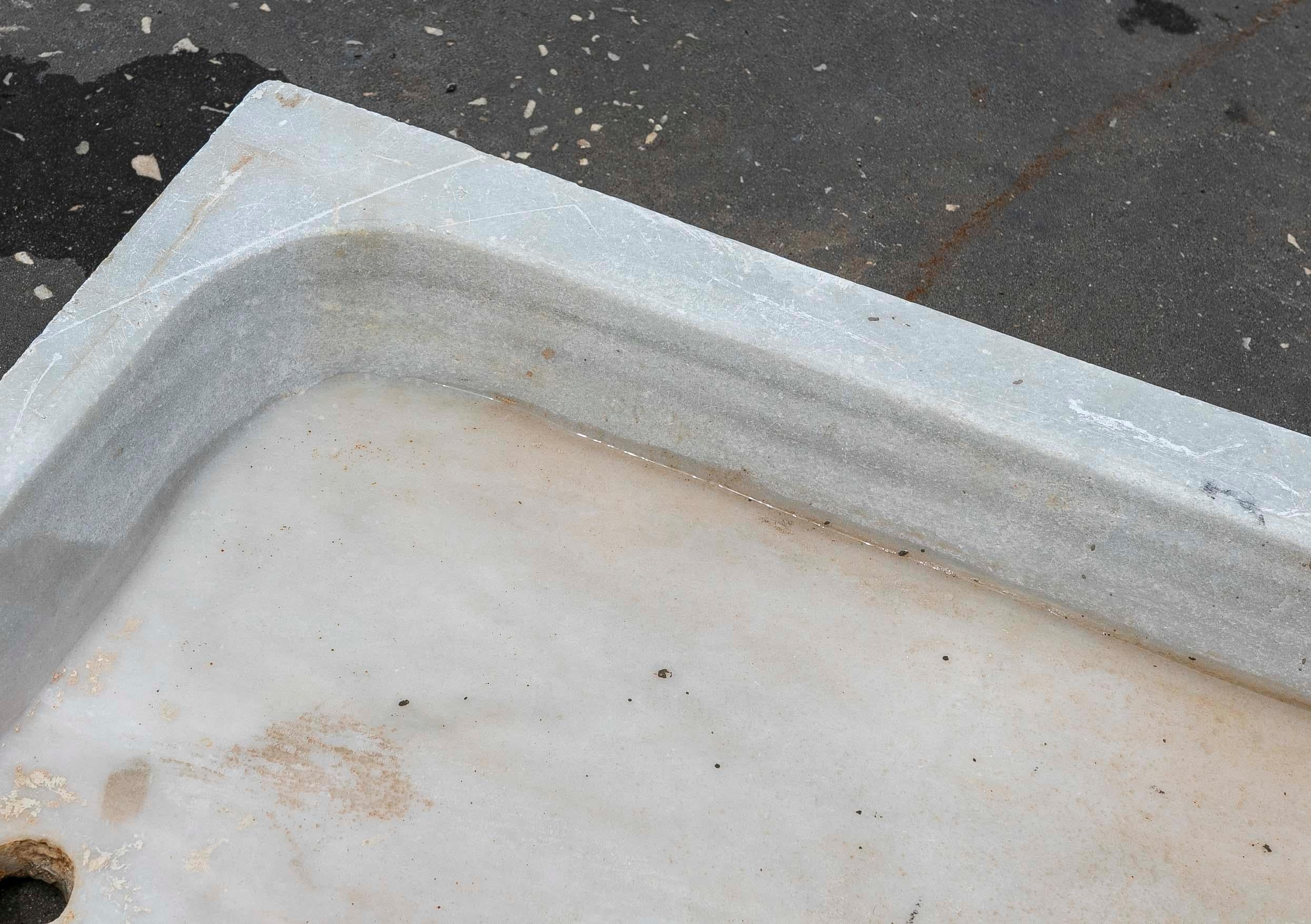 White Hand Carved Marble Washbasin with One Sink in a Single Block For Sale 4