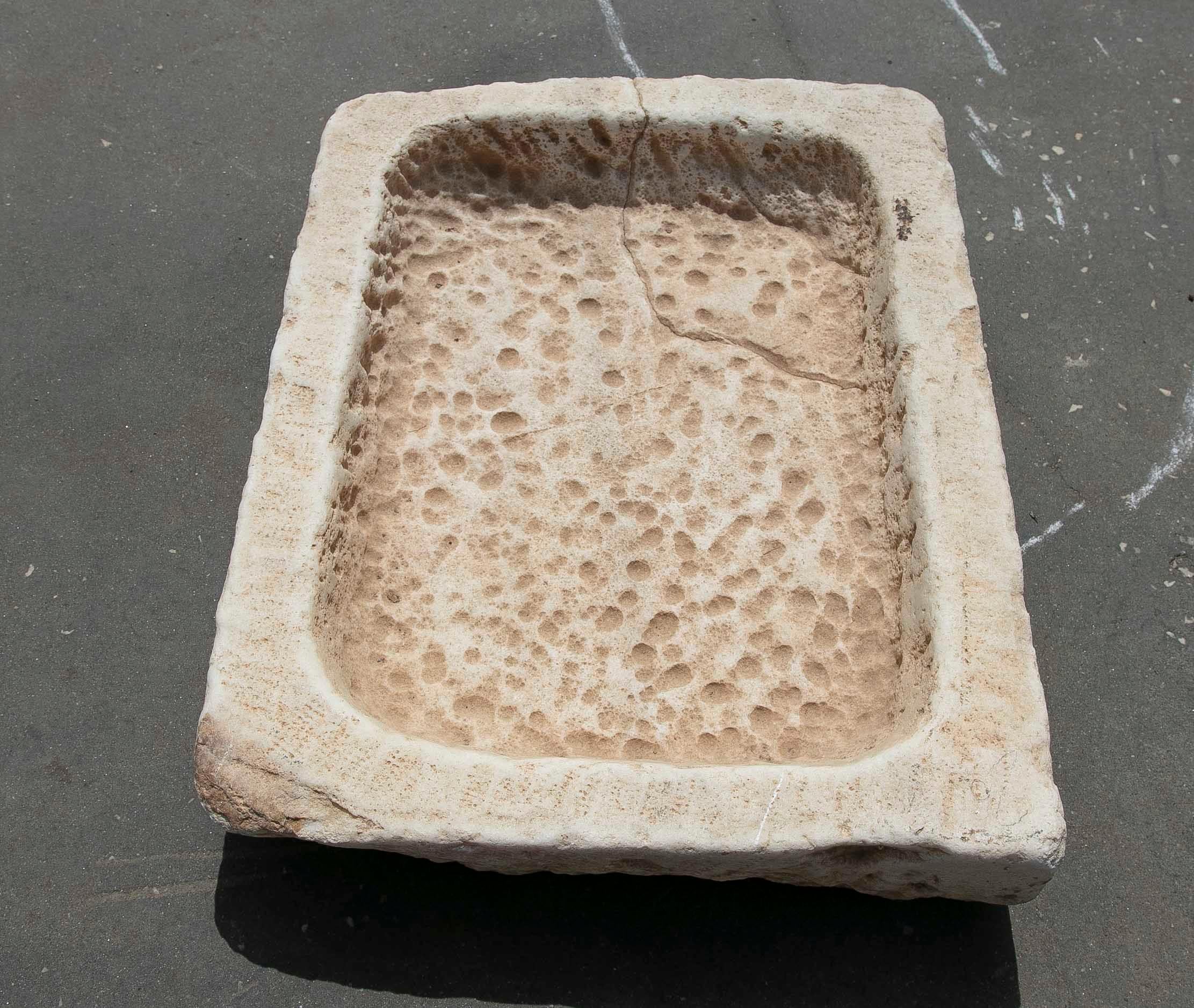 Lavabo in marmo bianco intagliato a mano con un lavabo in un unico blocco in vendita 4