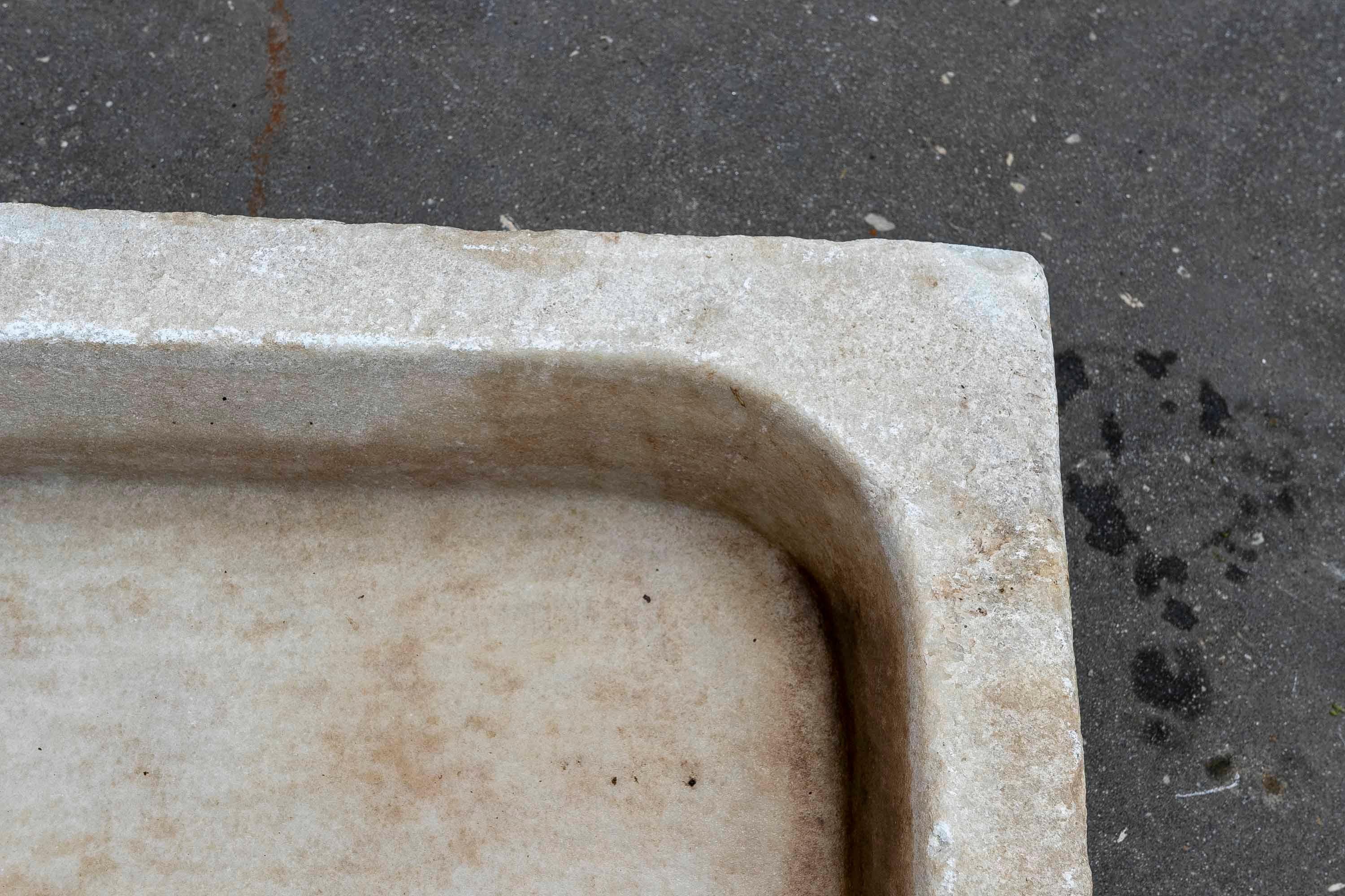 White Hand Carved Marble Washbasin with One Sink in a Single Block For Sale 5