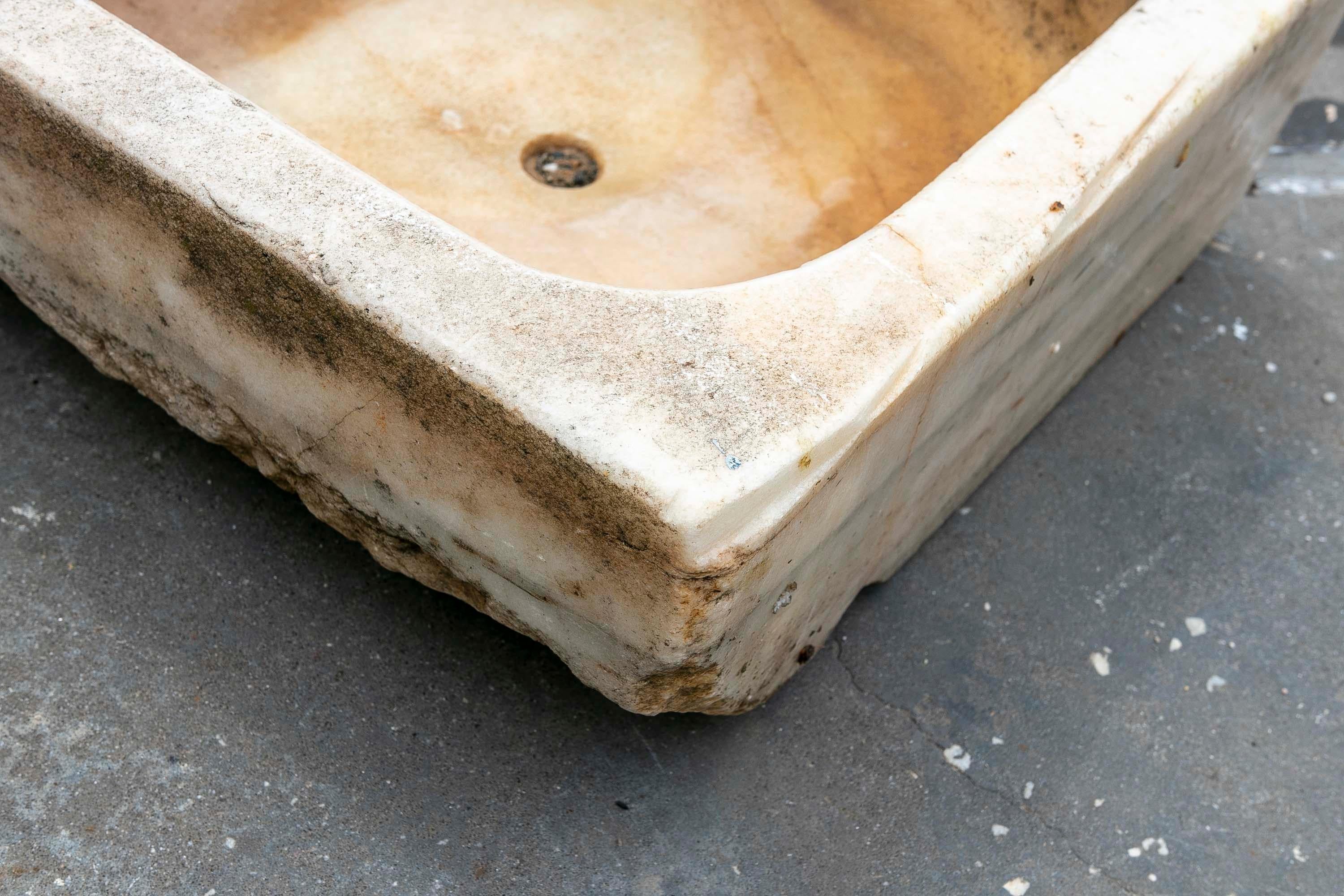 White Hand-Carved Marble Washbasin with One Sink in a Single Block For Sale 6