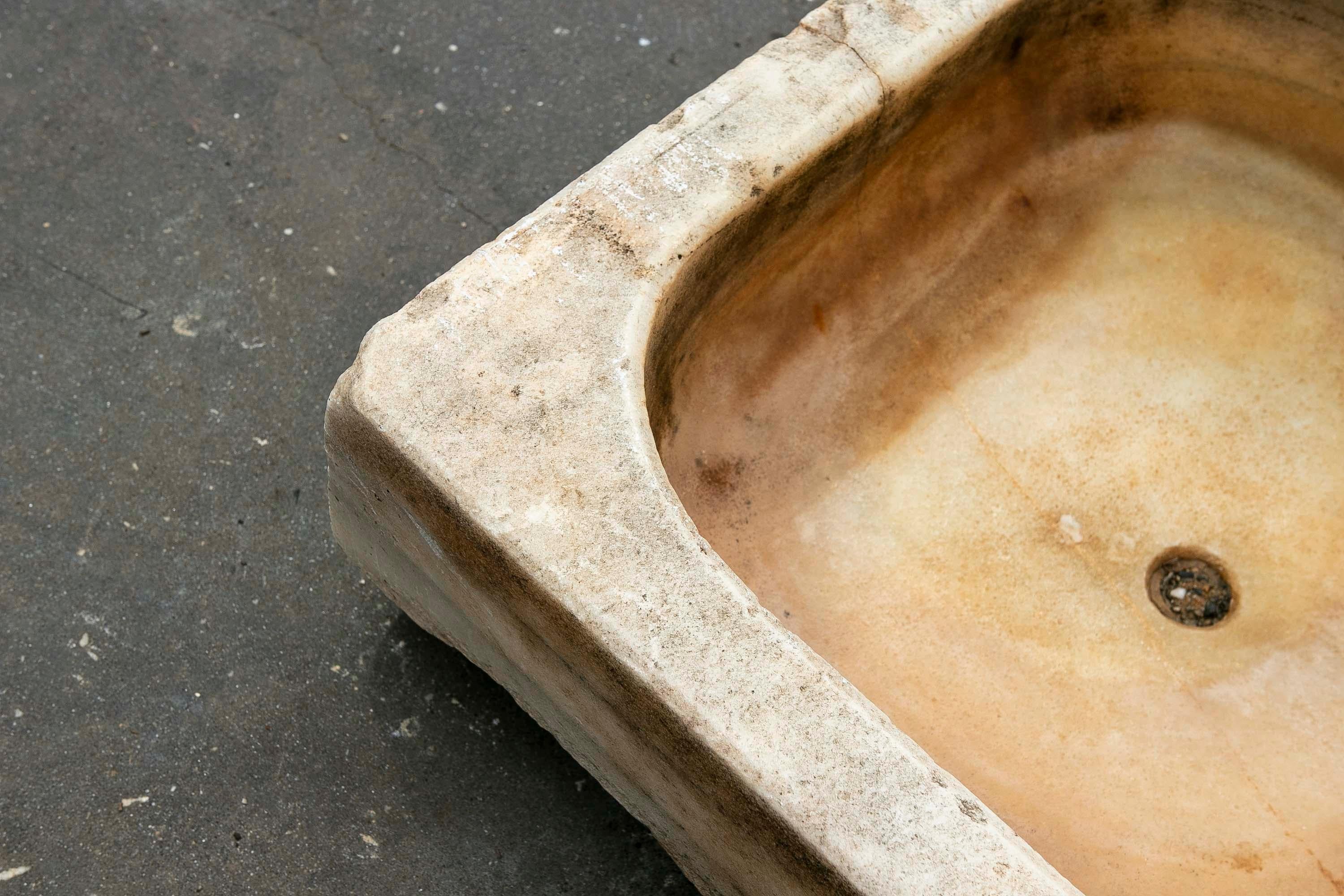 White Hand-Carved Marble Washbasin with One Sink in a Single Block For Sale 7