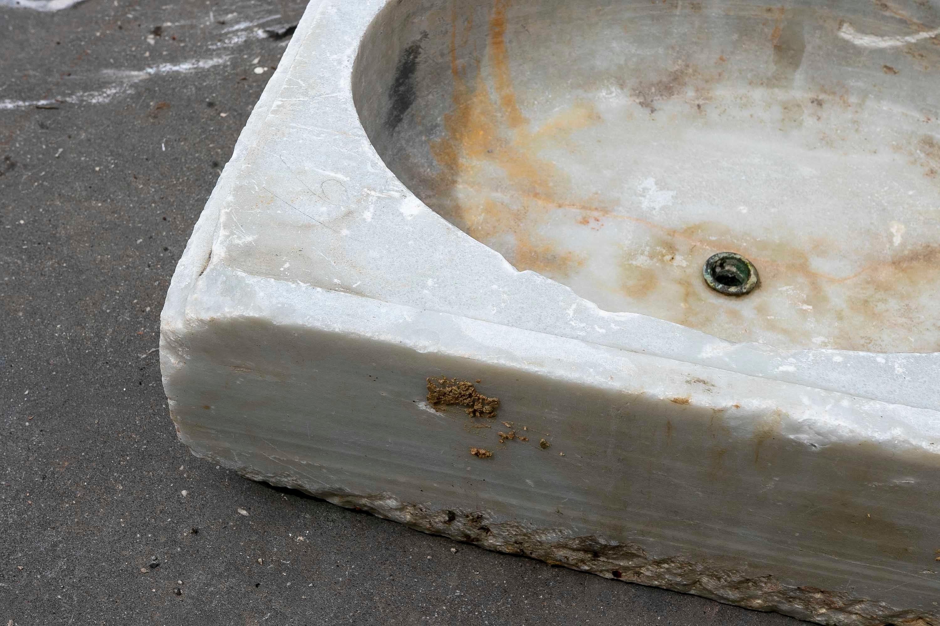 White Hand Carved Marble Washbasin with One Sink in a Single Block For Sale 6