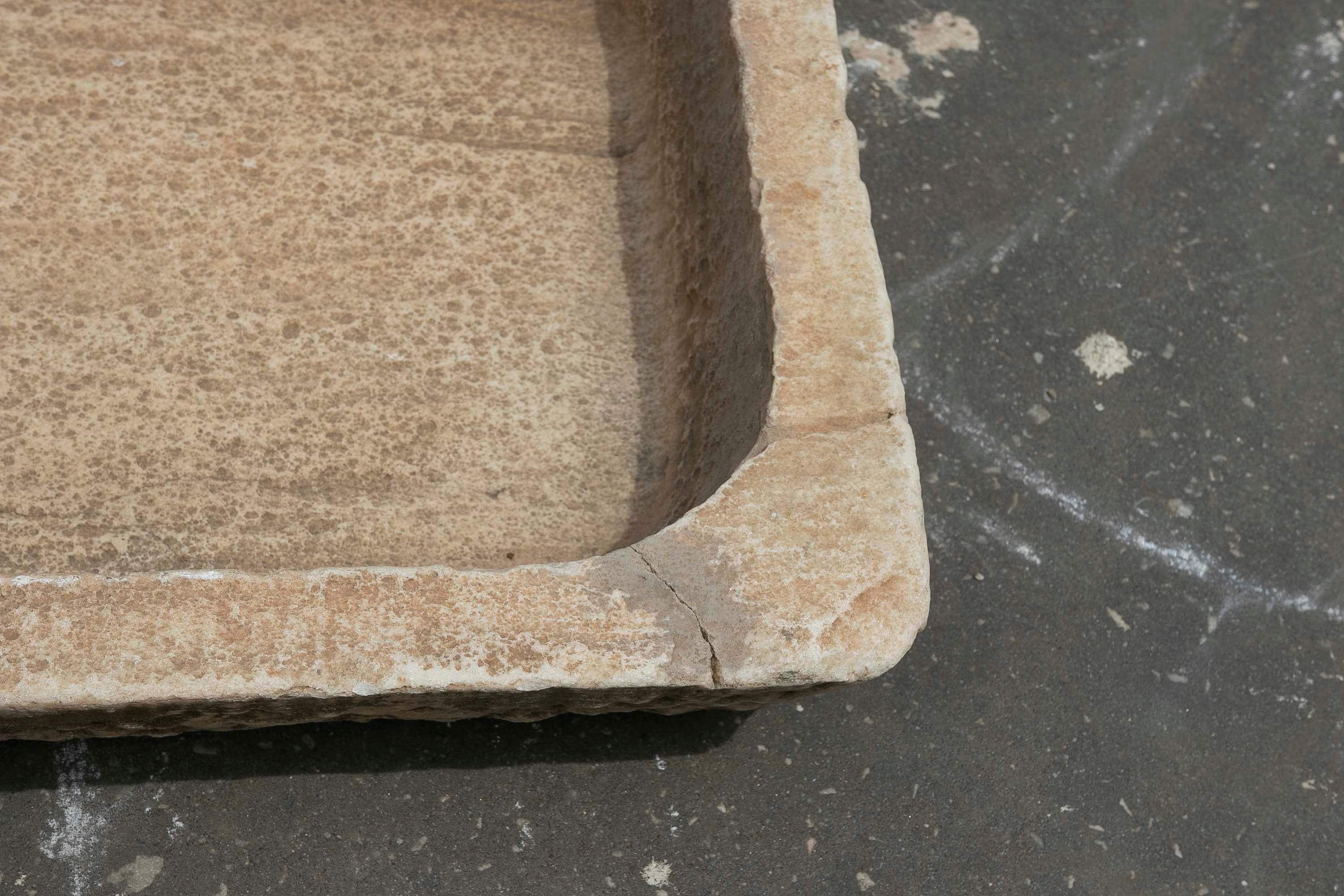 Lavabo in marmo bianco intagliato a mano con un lavabo in un unico blocco in vendita 7
