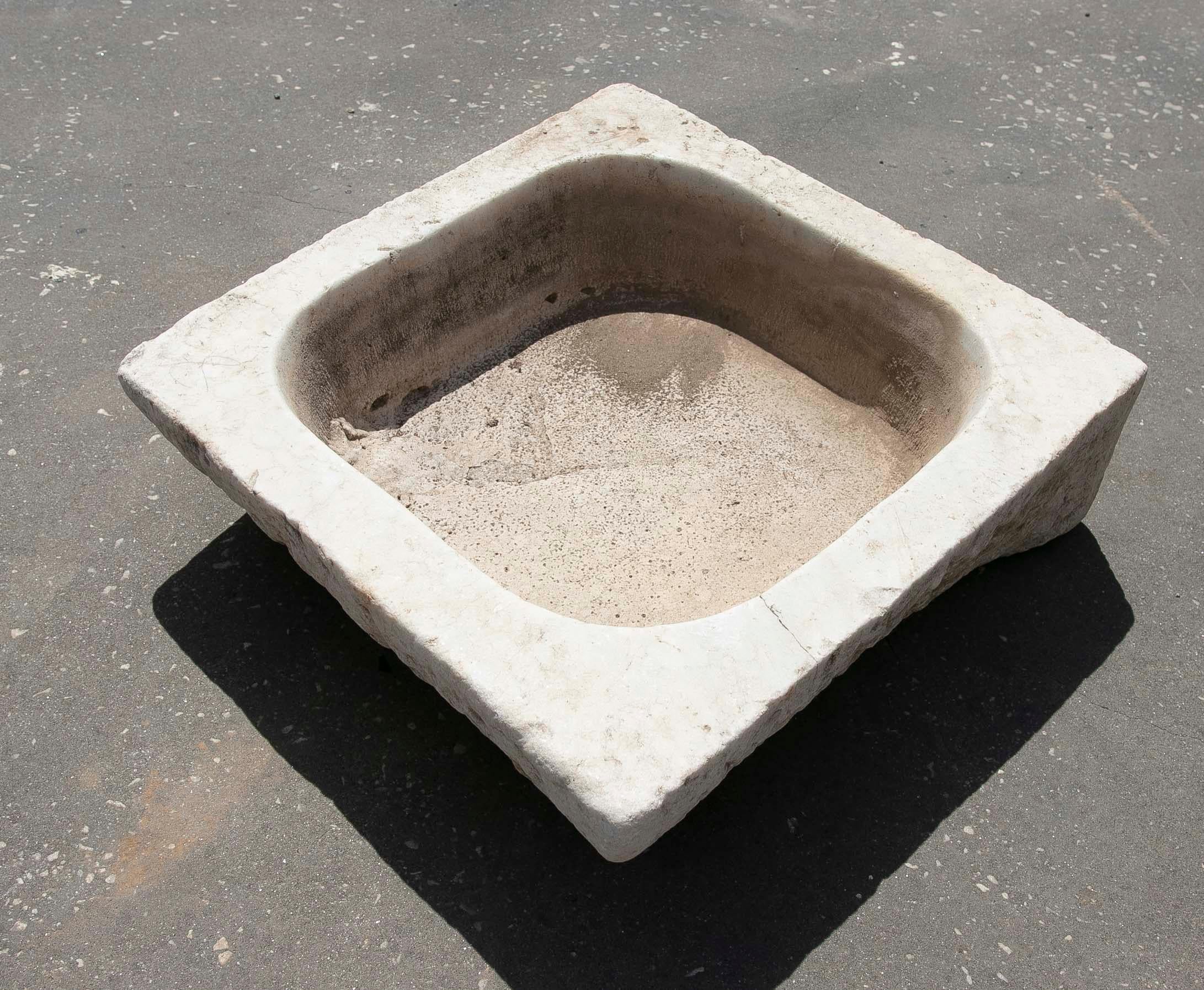 White Hand-Carved Marble Washbasin with One Sink in a Single Block For Sale 8