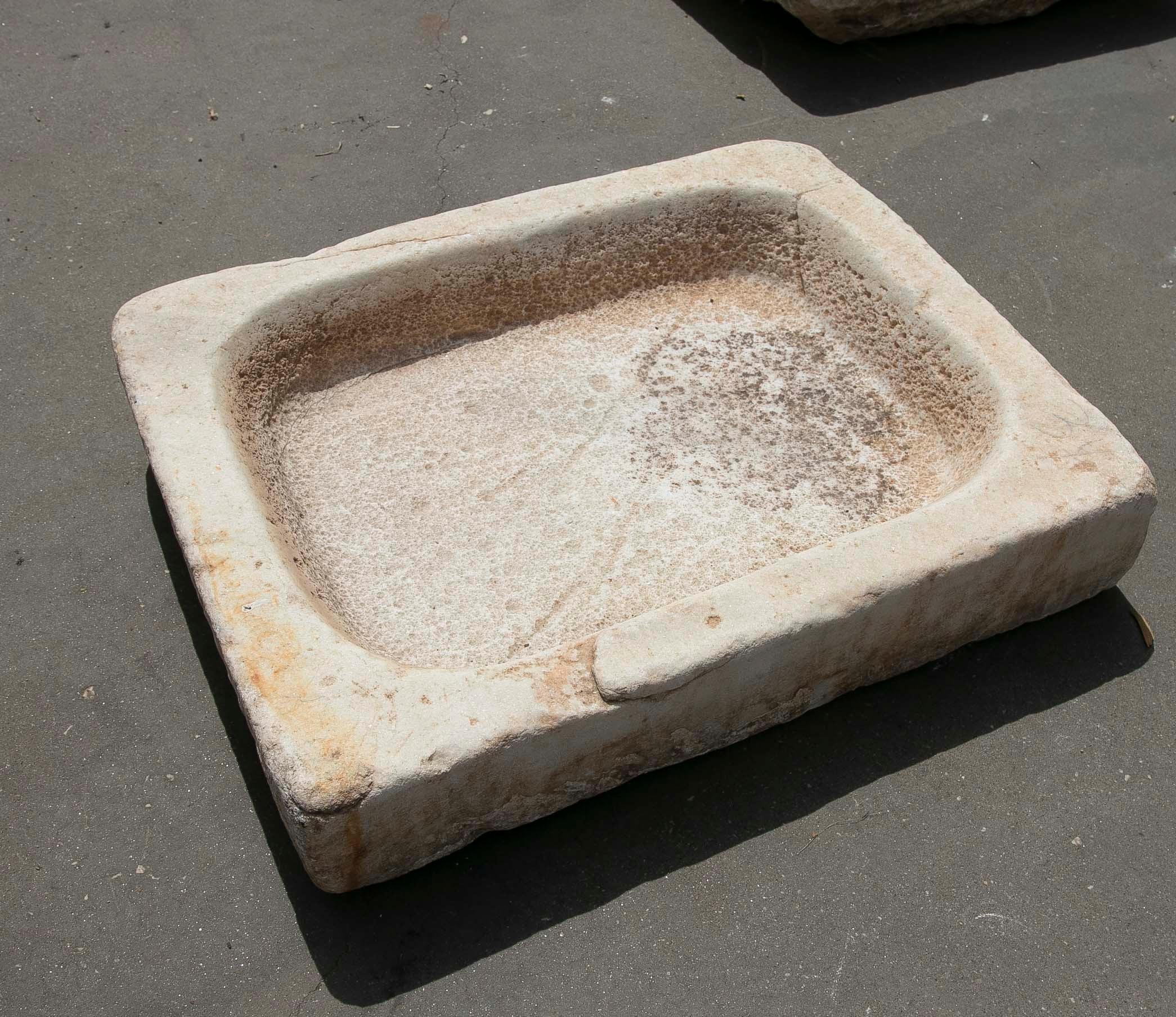 White Hand Carved Marble Washbasin with One Sink in a Single Block For Sale 9