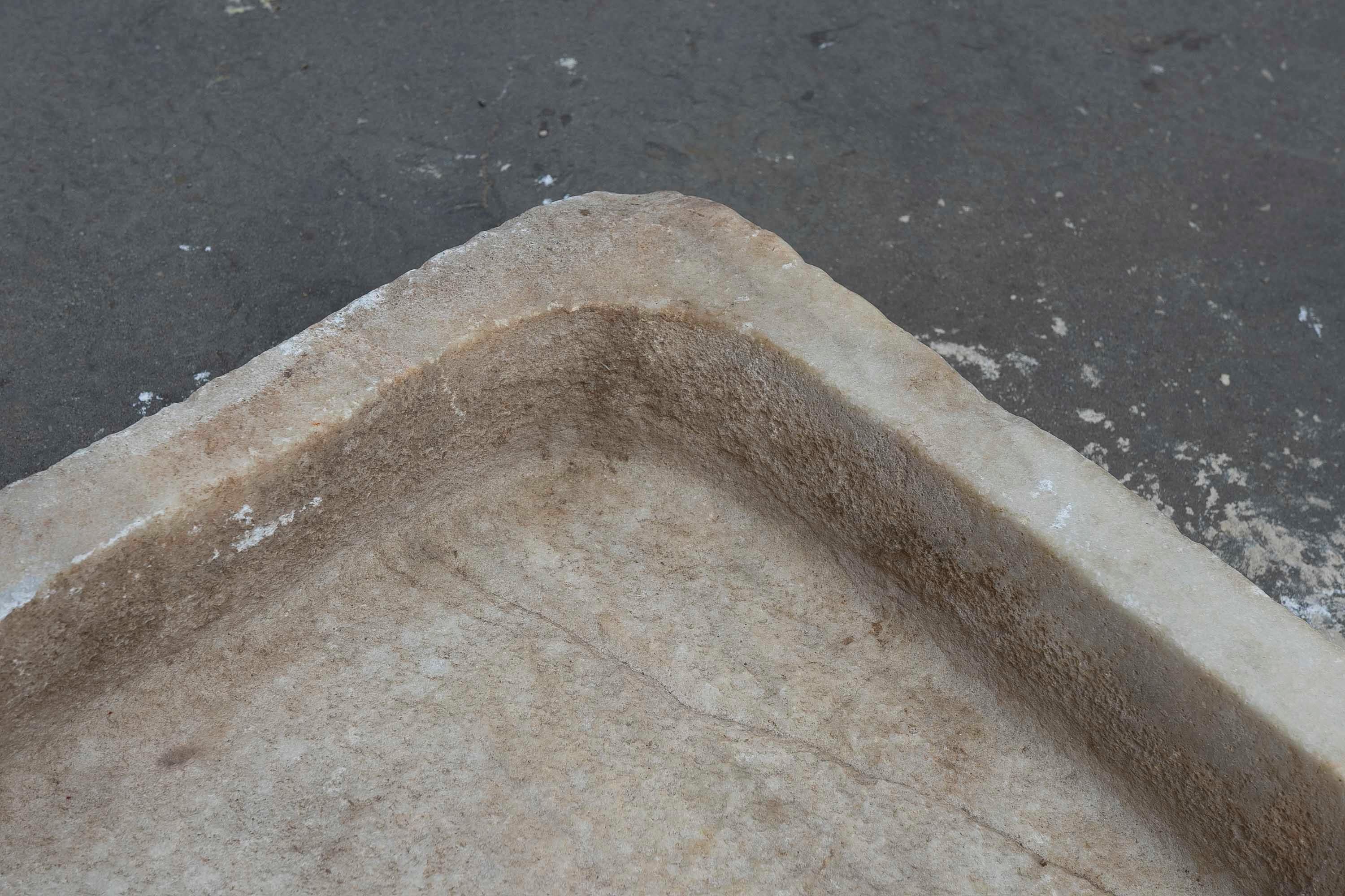 White Hand Carved Marble Washbasin with One Sink in a Single Block For Sale 9