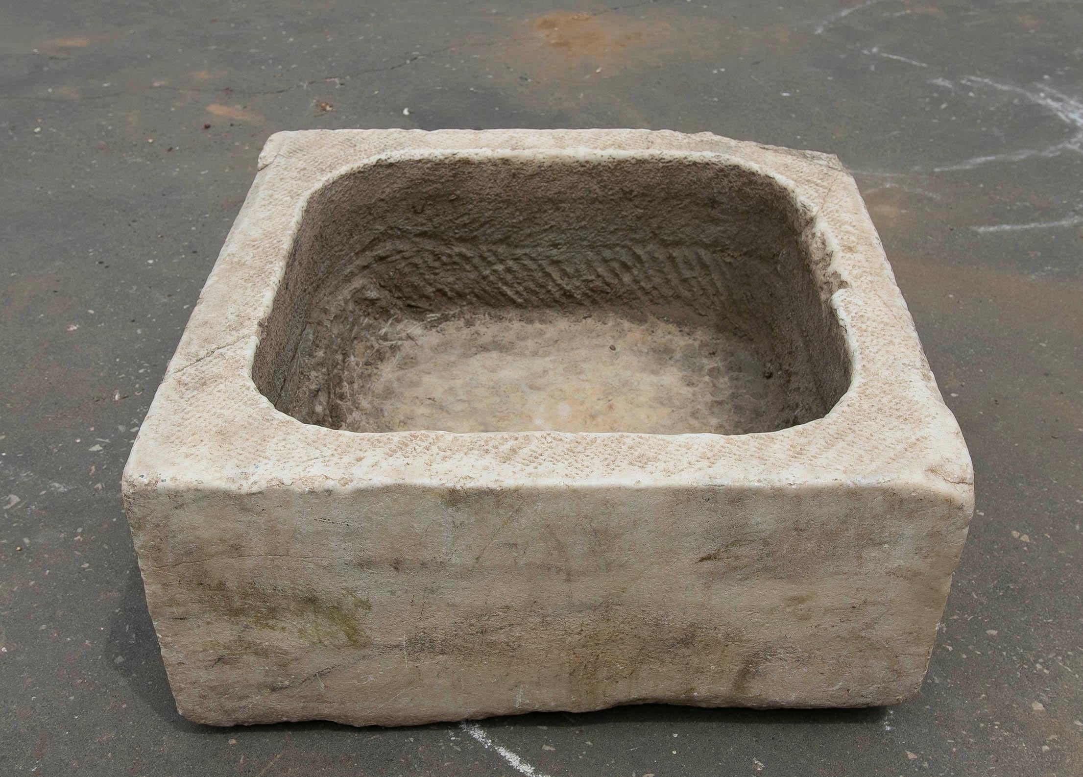 White Hand Carved Marble Washbasin with One Sink in a Single Block For Sale 8