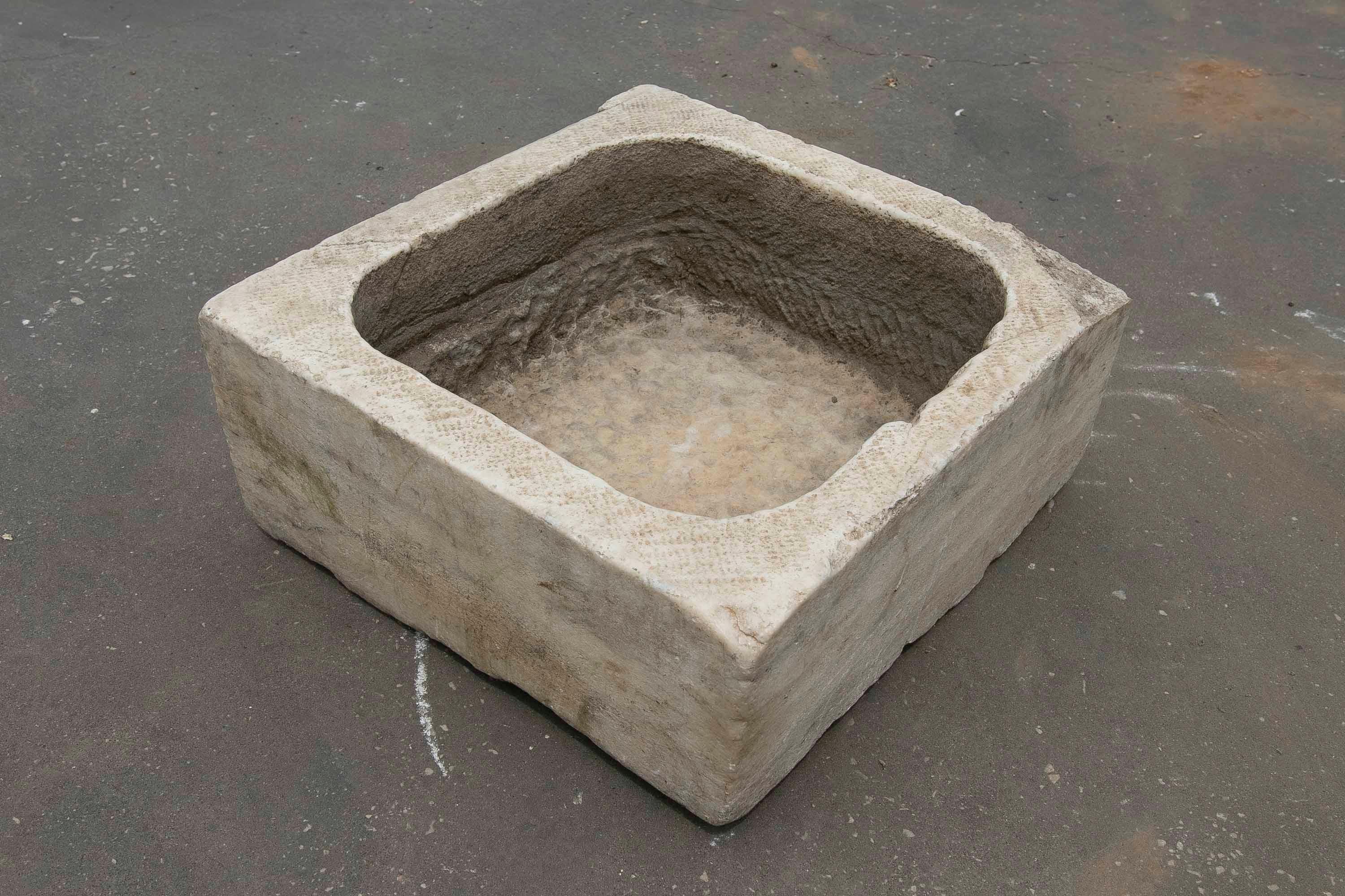 White Hand Carved Marble Washbasin with One Sink in a Single Block For Sale 9