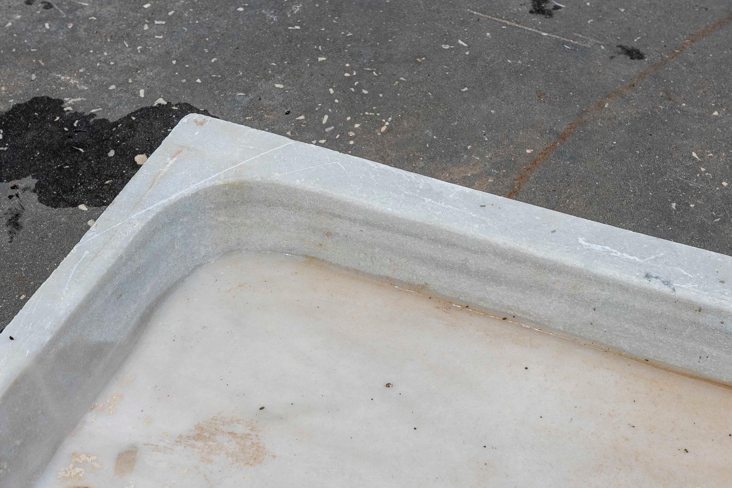 White Hand Carved Marble Washbasin with One Sink in a Single Block For Sale 10