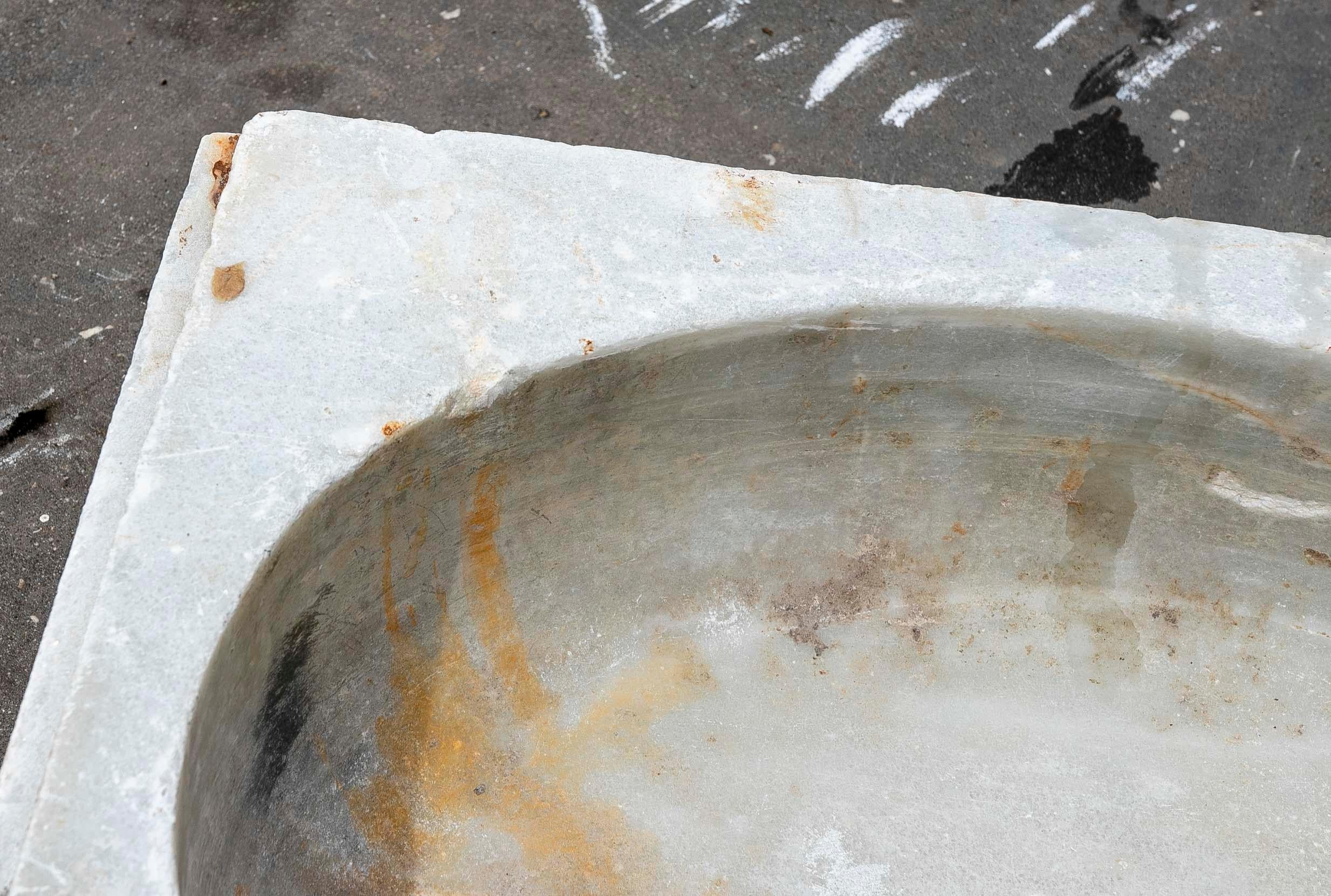 White Hand Carved Marble Washbasin with One Sink in a Single Block For Sale 10