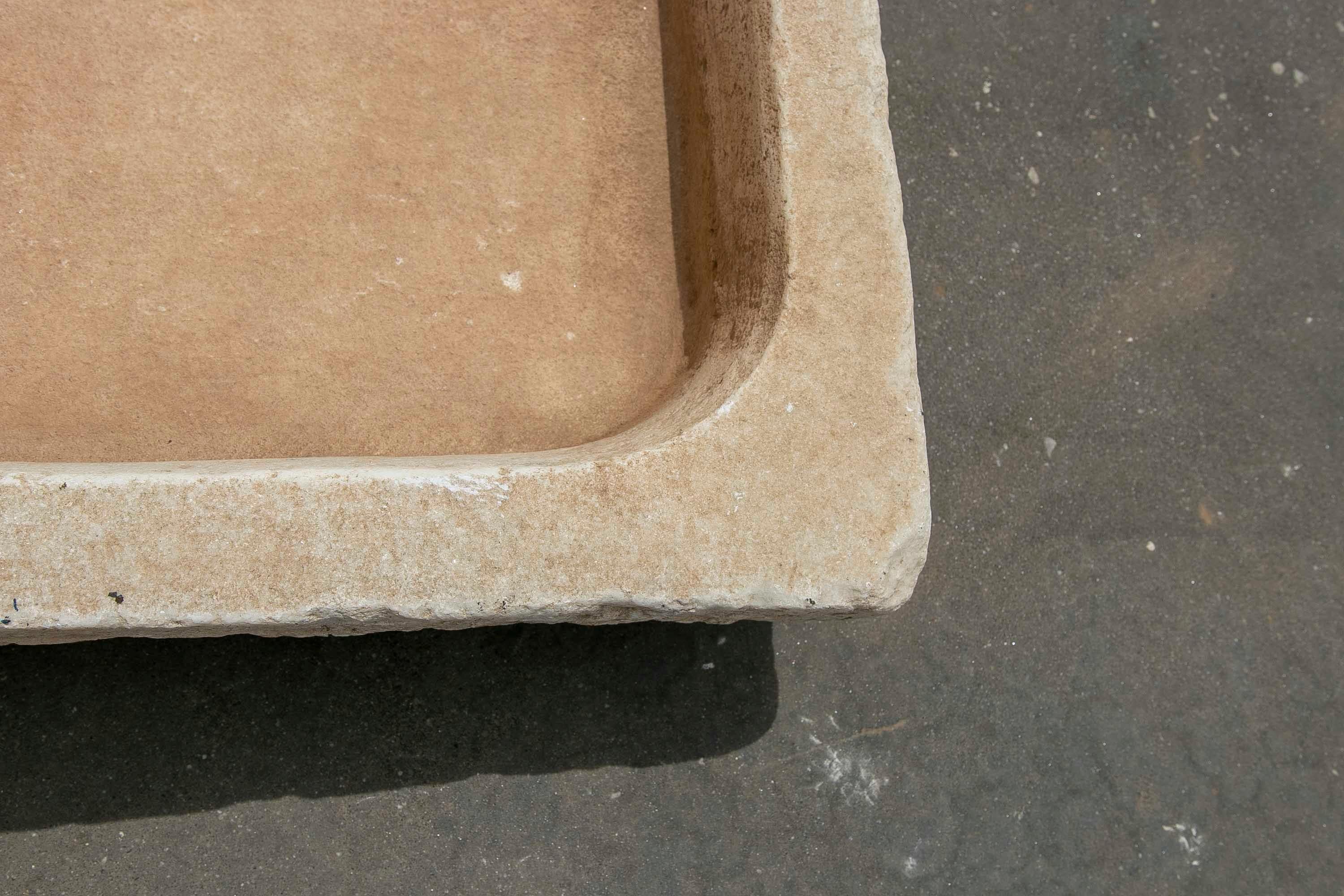 Lavabo in marmo bianco intagliato a mano con un lavabo in un unico blocco in vendita 11